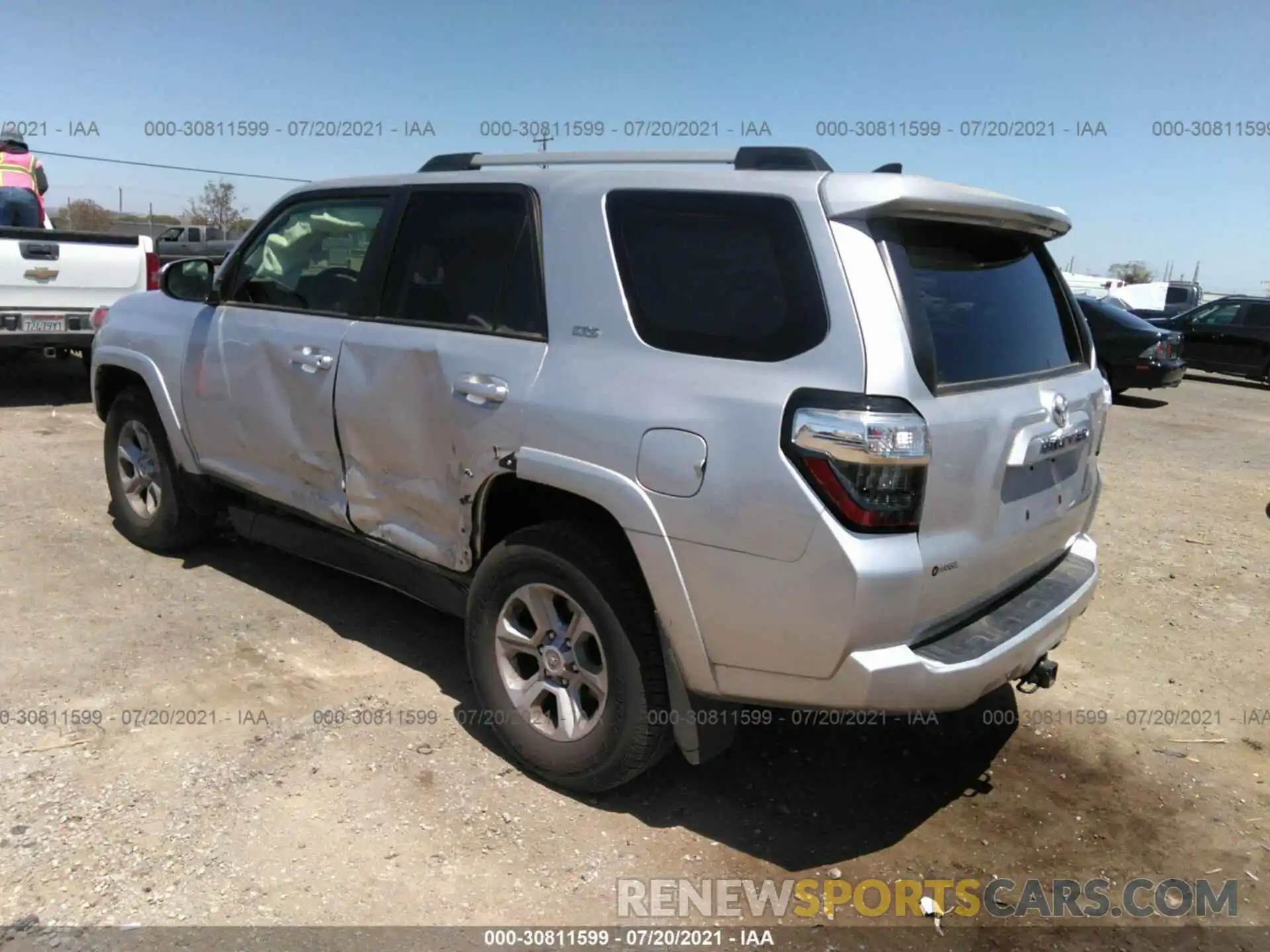 3 Фотография поврежденного автомобиля JTEBU5JR0L5759404 TOYOTA 4RUNNER 2020