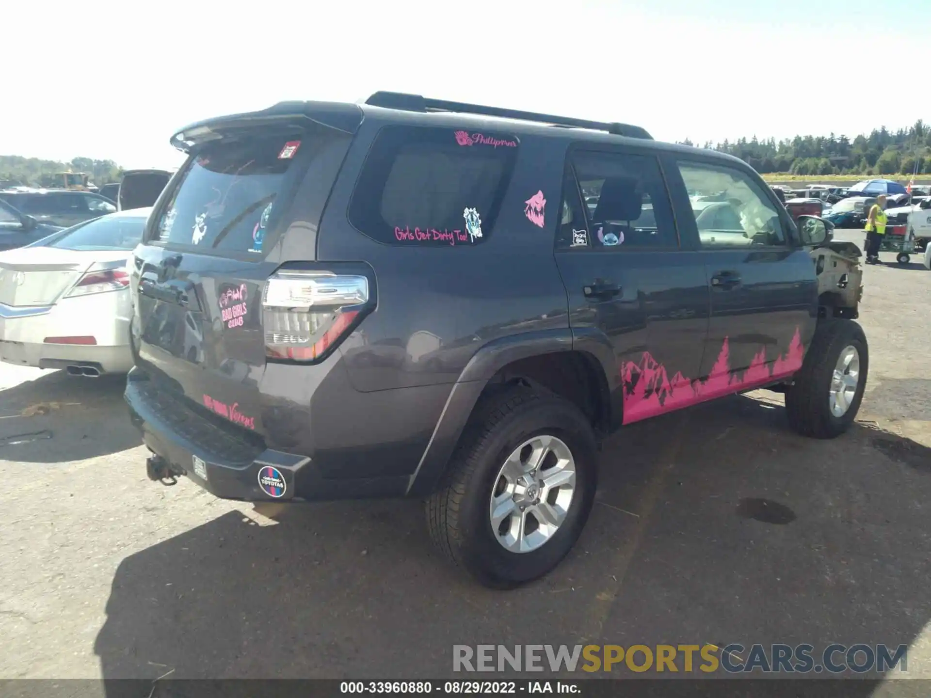 4 Photograph of a damaged car JTEBU5JR0L5760049 TOYOTA 4RUNNER 2020