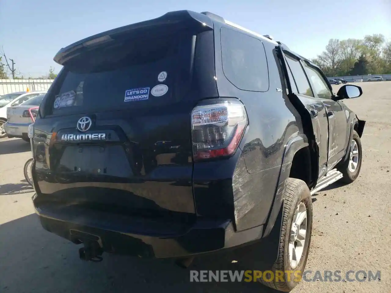 4 Photograph of a damaged car JTEBU5JR0L5761329 TOYOTA 4RUNNER 2020