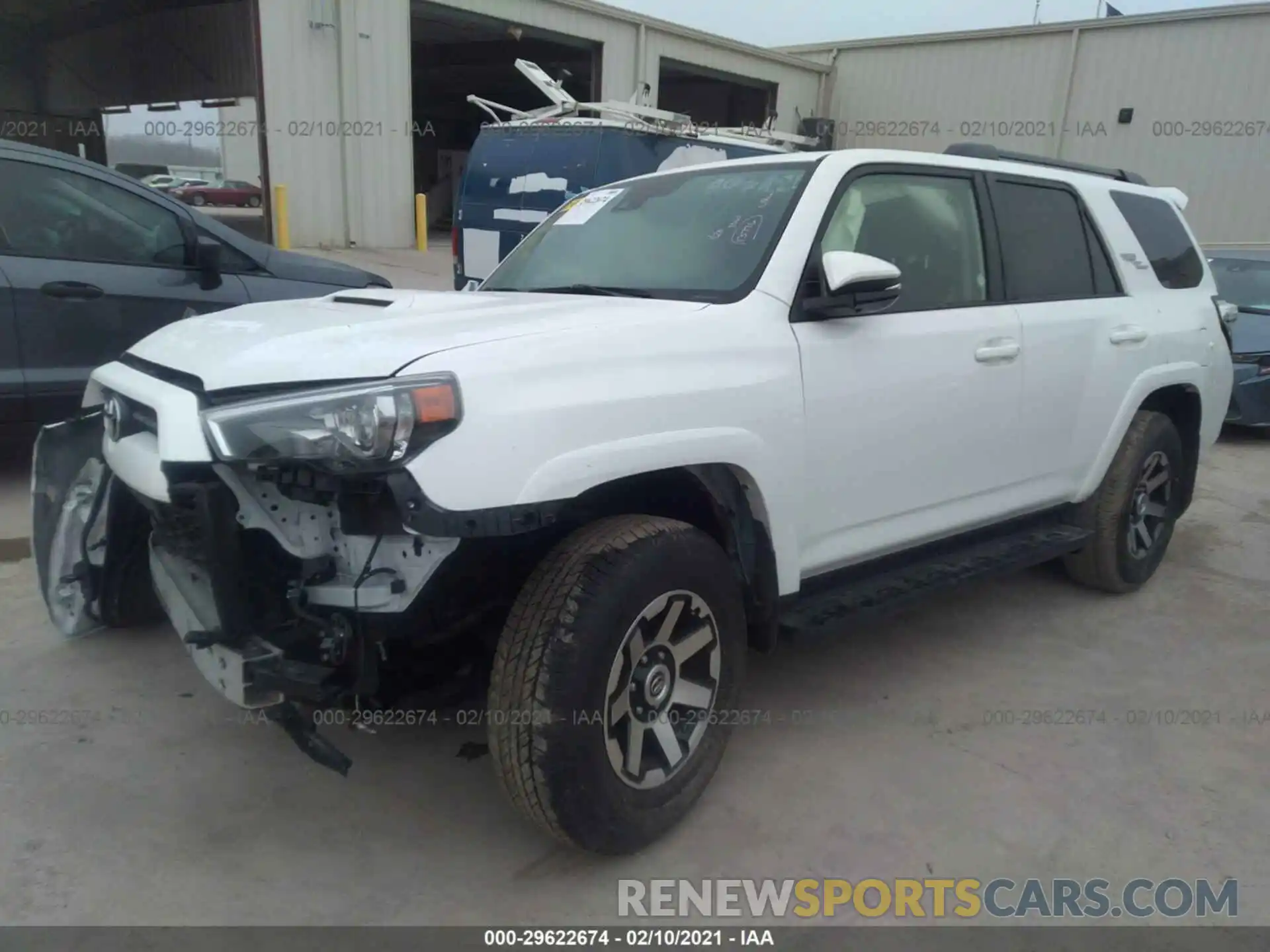 2 Photograph of a damaged car JTEBU5JR0L5763324 TOYOTA 4RUNNER 2020