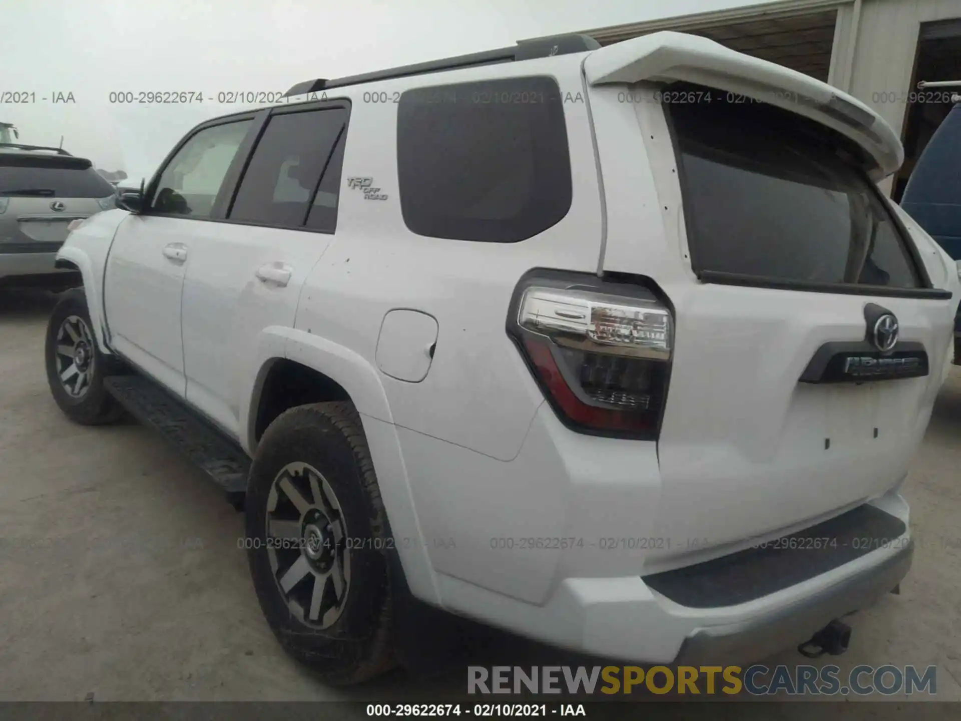 3 Фотография поврежденного автомобиля JTEBU5JR0L5763324 TOYOTA 4RUNNER 2020