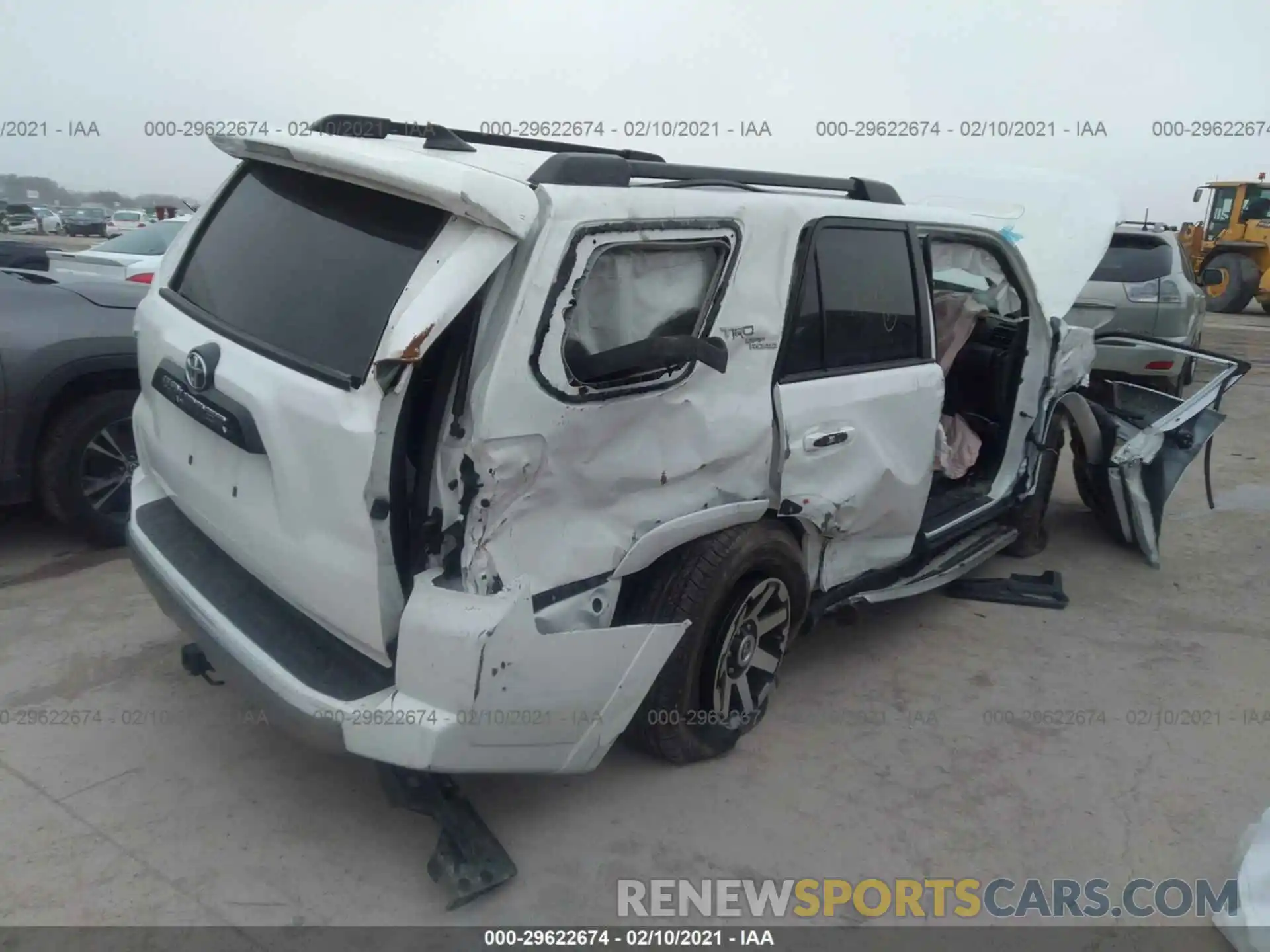 4 Photograph of a damaged car JTEBU5JR0L5763324 TOYOTA 4RUNNER 2020