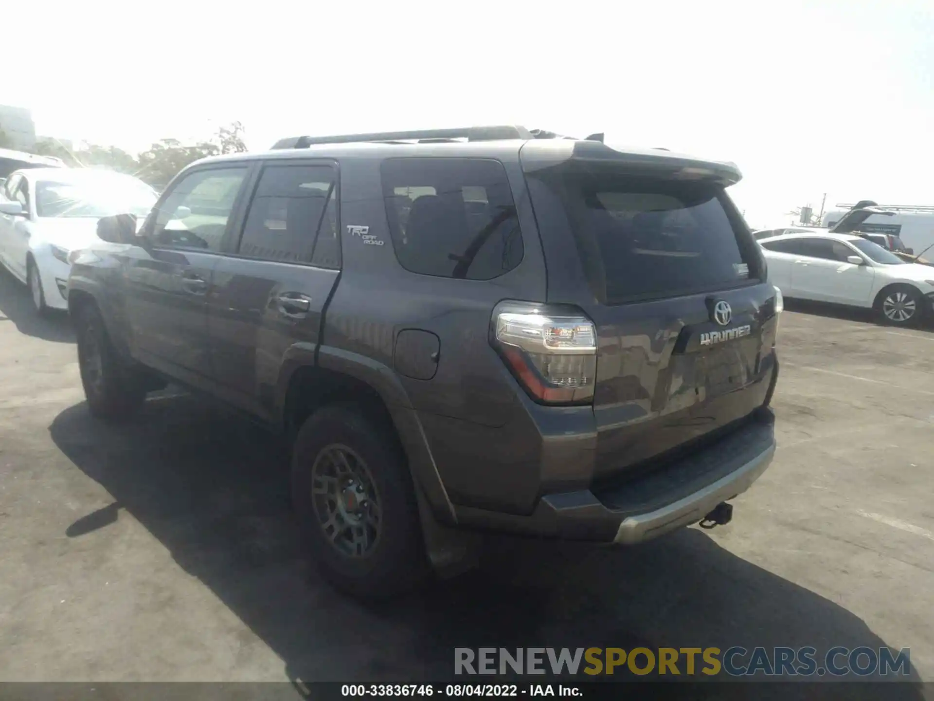 3 Photograph of a damaged car JTEBU5JR0L5765624 TOYOTA 4RUNNER 2020