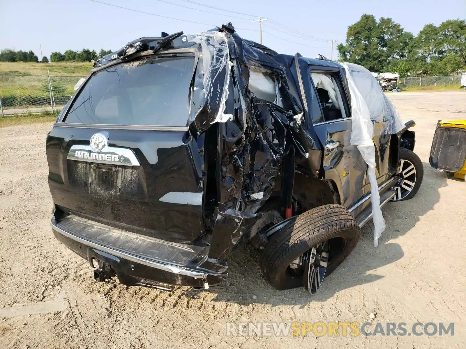 4 Photograph of a damaged car JTEBU5JR0L5767938 TOYOTA 4RUNNER 2020