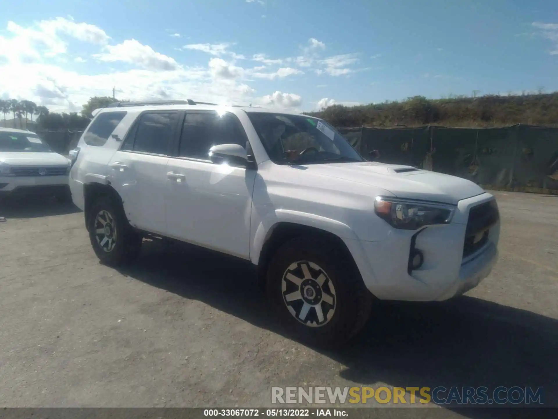 1 Photograph of a damaged car JTEBU5JR0L5772881 TOYOTA 4RUNNER 2020