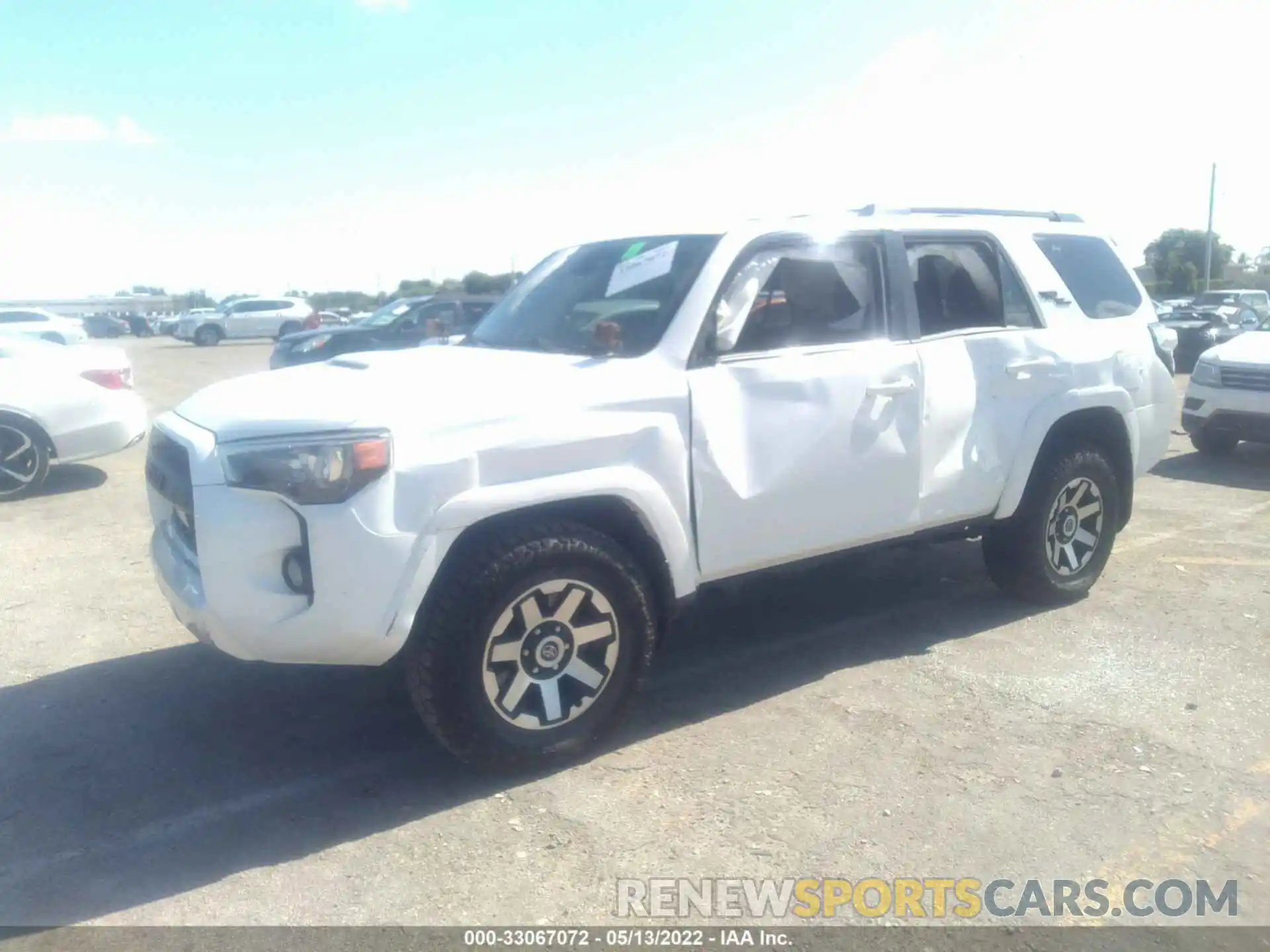 2 Фотография поврежденного автомобиля JTEBU5JR0L5772881 TOYOTA 4RUNNER 2020