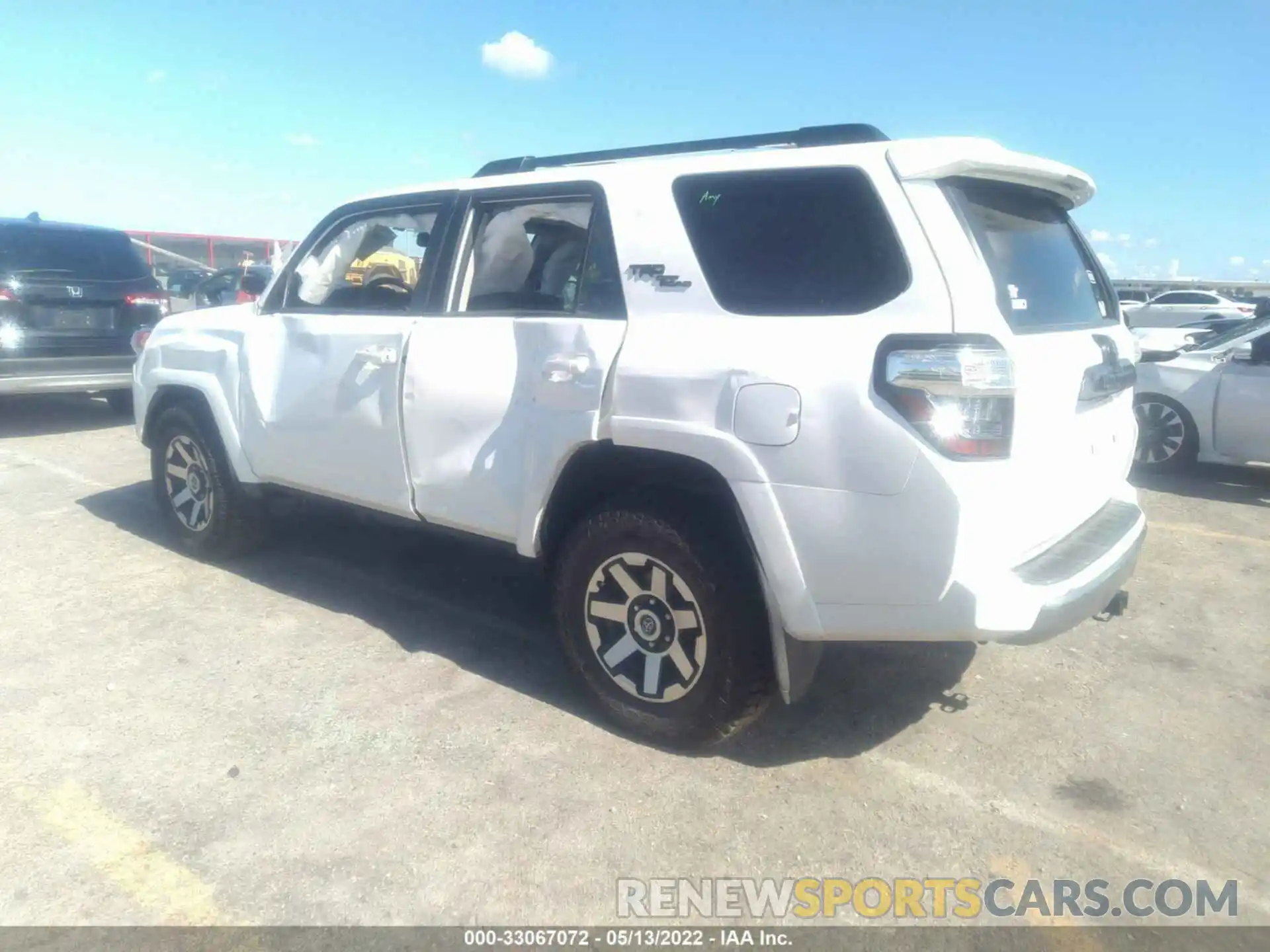 3 Фотография поврежденного автомобиля JTEBU5JR0L5772881 TOYOTA 4RUNNER 2020