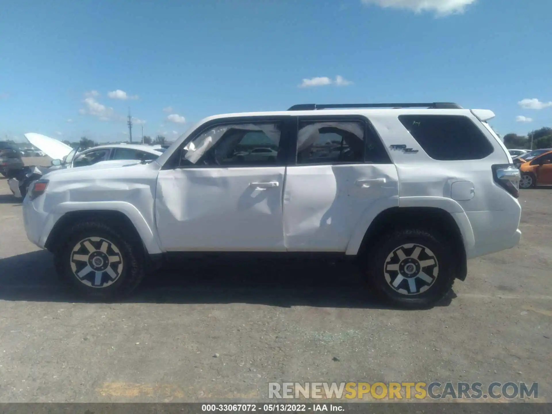 6 Photograph of a damaged car JTEBU5JR0L5772881 TOYOTA 4RUNNER 2020