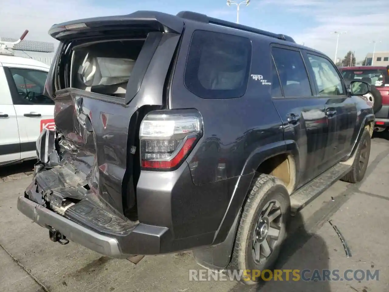 4 Photograph of a damaged car JTEBU5JR0L5773044 TOYOTA 4RUNNER 2020