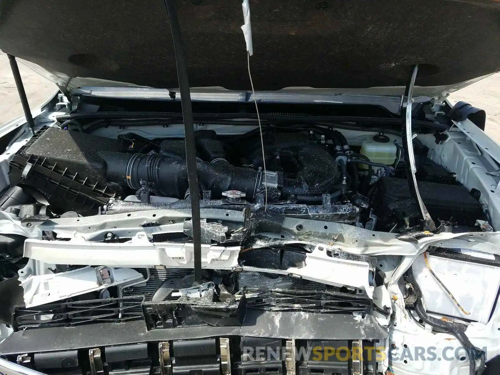 7 Photograph of a damaged car JTEBU5JR0L5774517 TOYOTA 4RUNNER 2020