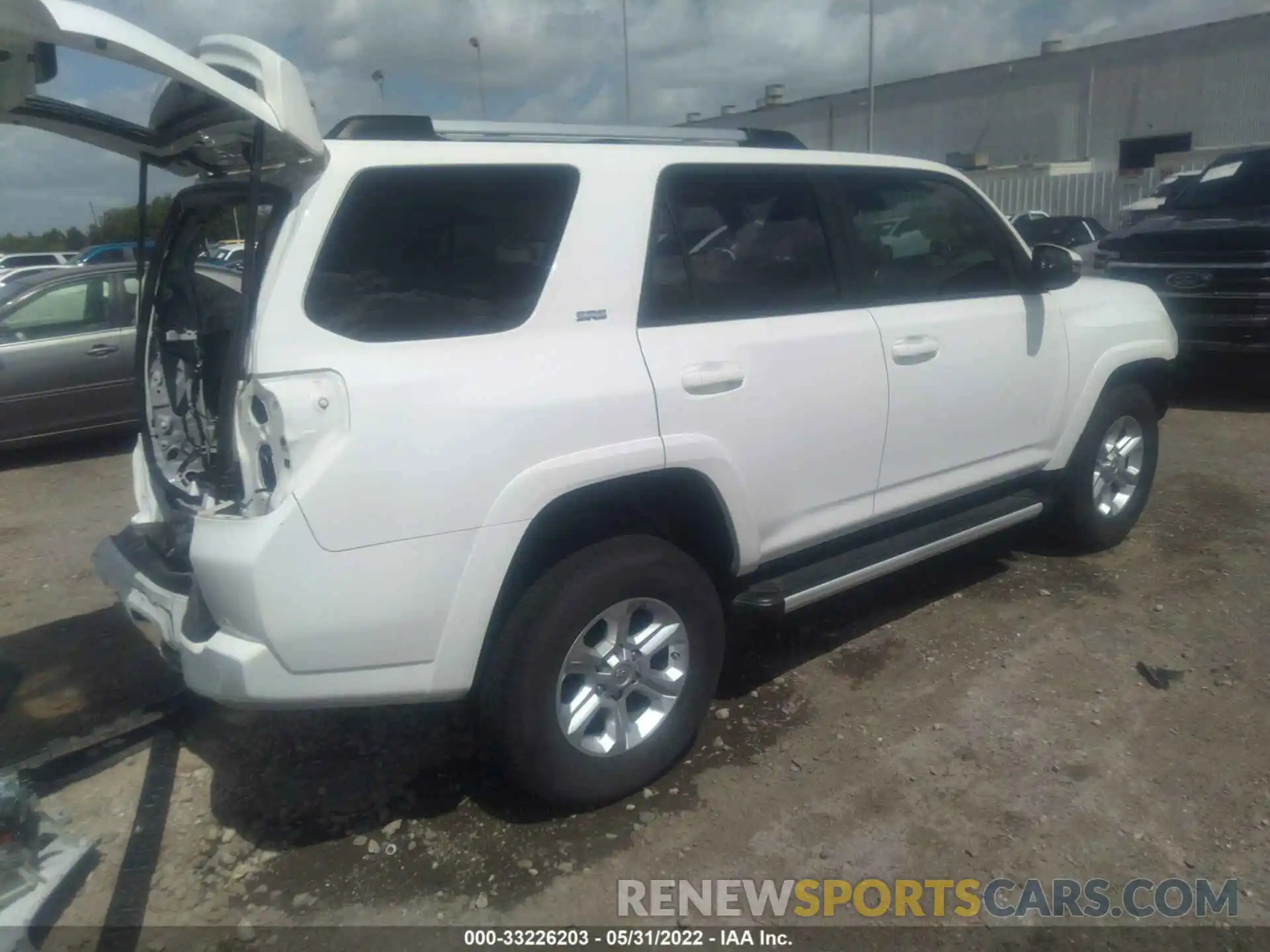 4 Photograph of a damaged car JTEBU5JR0L5775098 TOYOTA 4RUNNER 2020