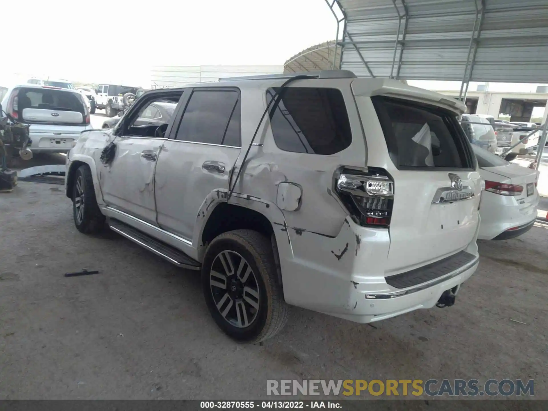 3 Фотография поврежденного автомобиля JTEBU5JR0L5779538 TOYOTA 4RUNNER 2020