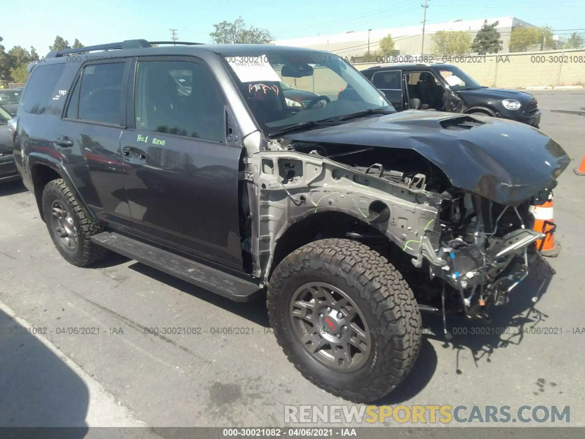 1 Photograph of a damaged car JTEBU5JR0L5784853 TOYOTA 4RUNNER 2020