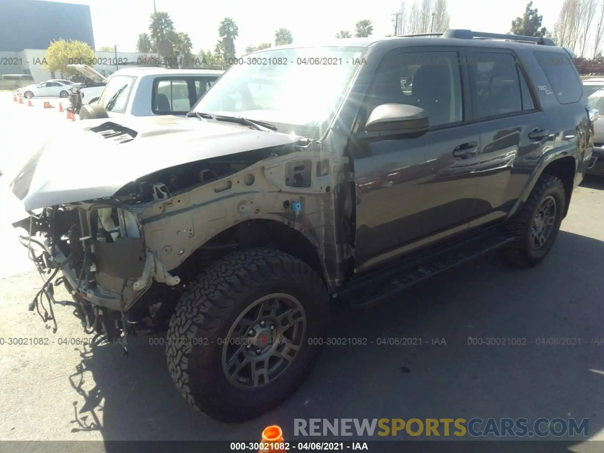 2 Фотография поврежденного автомобиля JTEBU5JR0L5784853 TOYOTA 4RUNNER 2020