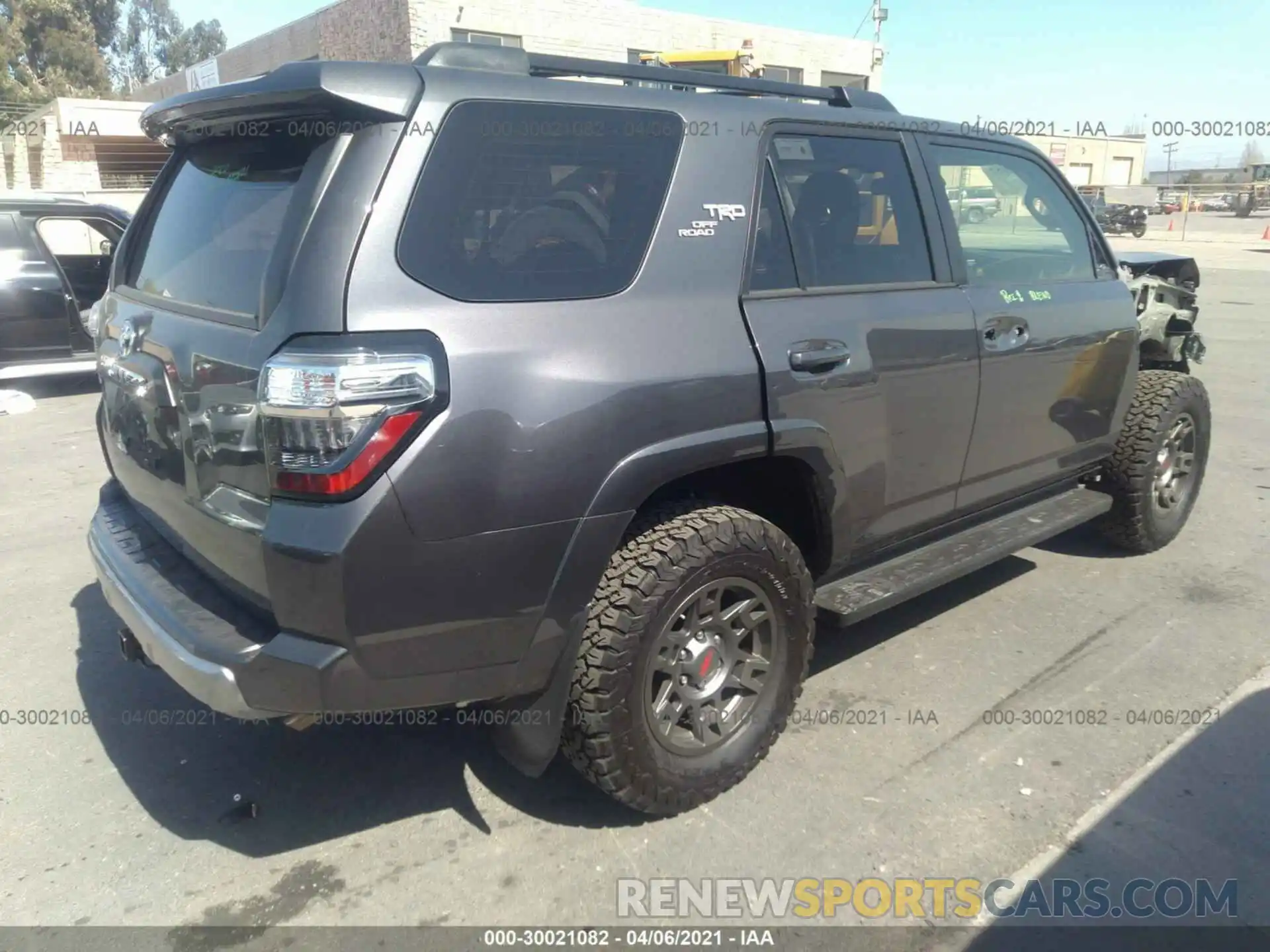 4 Фотография поврежденного автомобиля JTEBU5JR0L5784853 TOYOTA 4RUNNER 2020