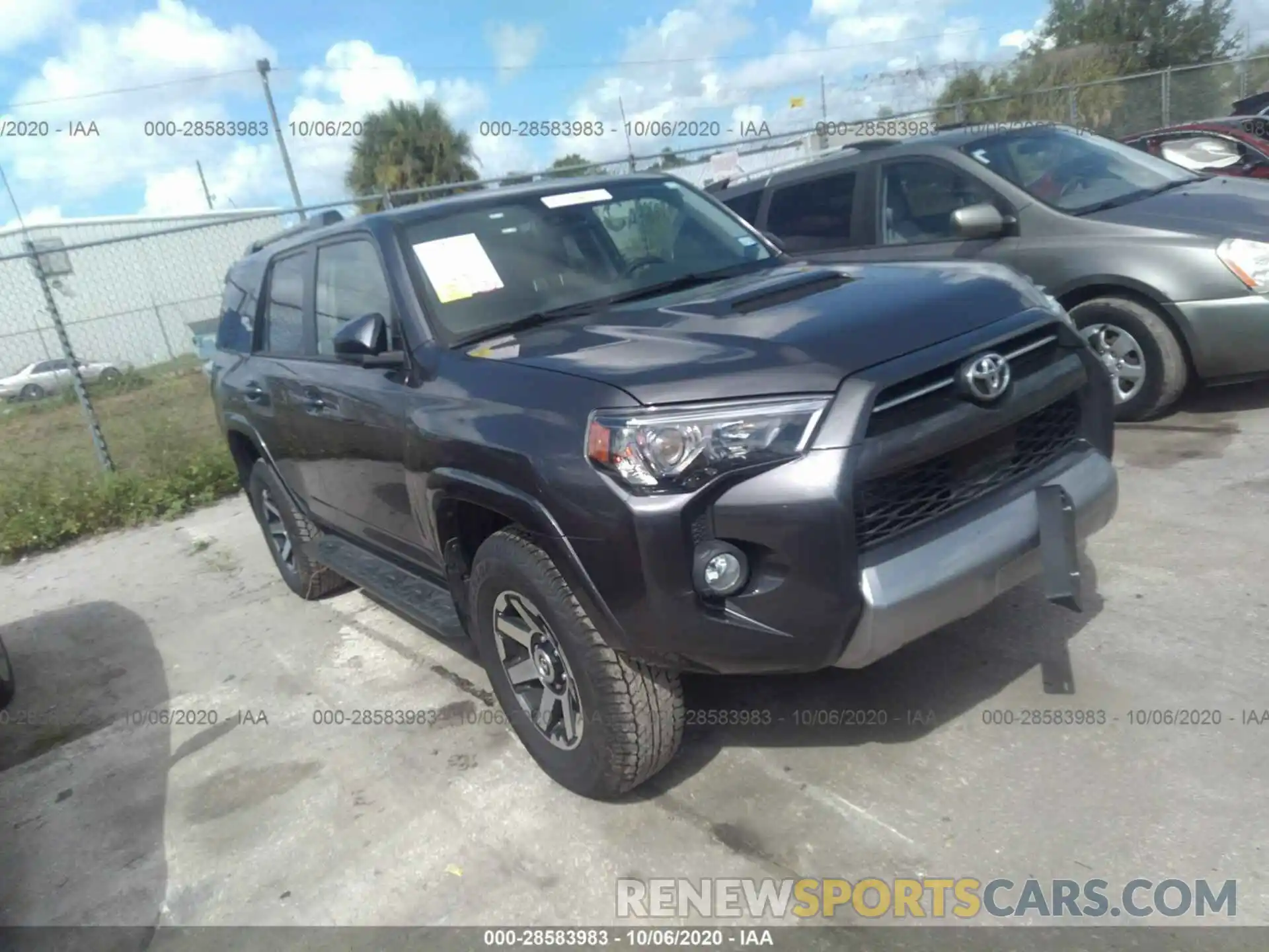 1 Фотография поврежденного автомобиля JTEBU5JR0L5785808 TOYOTA 4RUNNER 2020