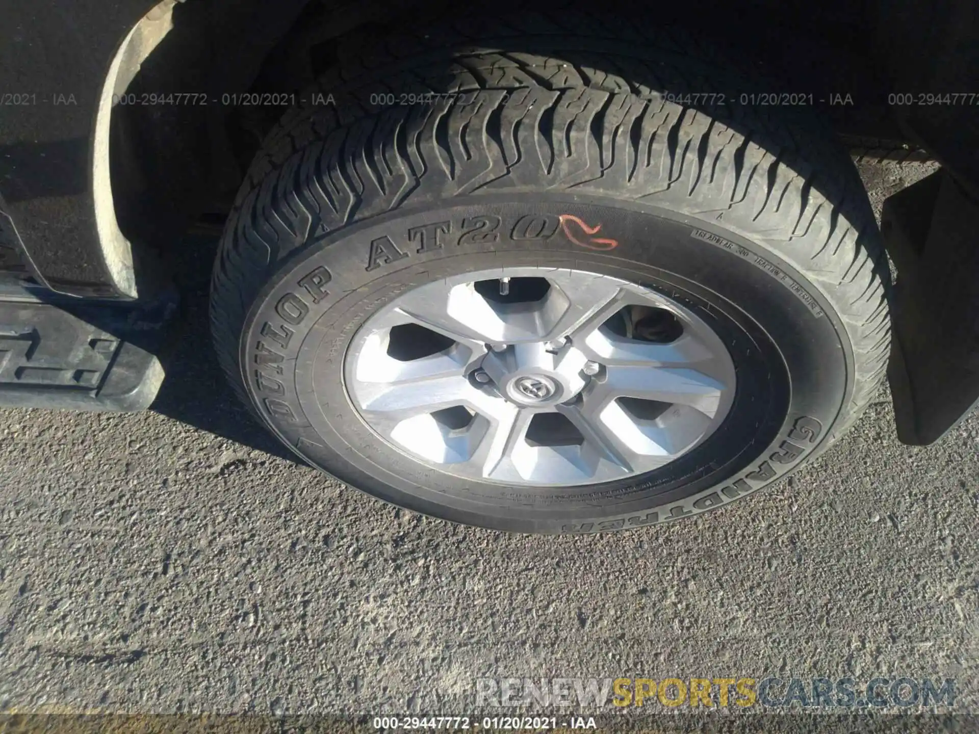 12 Photograph of a damaged car JTEBU5JR0L5787798 TOYOTA 4RUNNER 2020