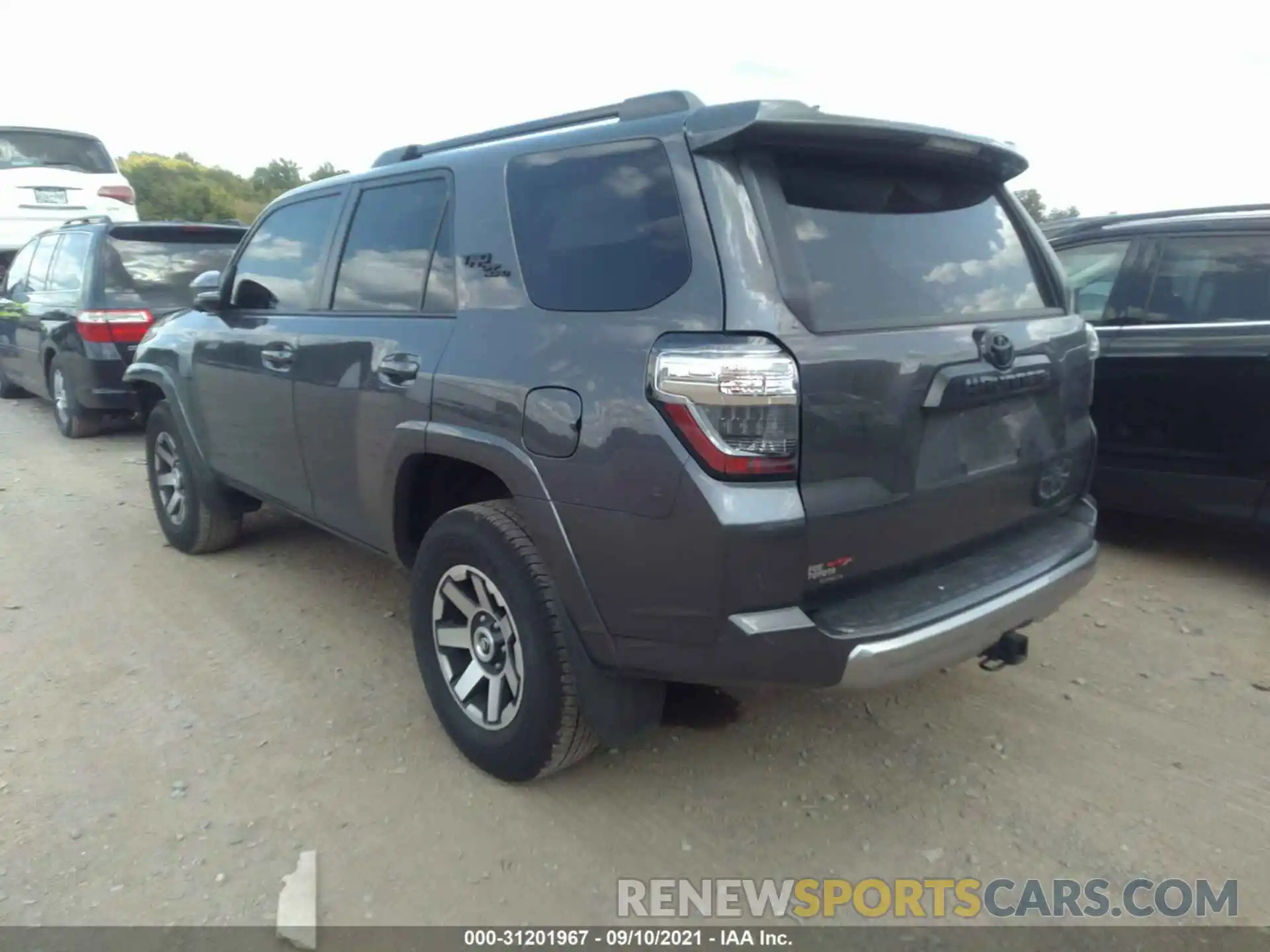 3 Фотография поврежденного автомобиля JTEBU5JR0L5795349 TOYOTA 4RUNNER 2020