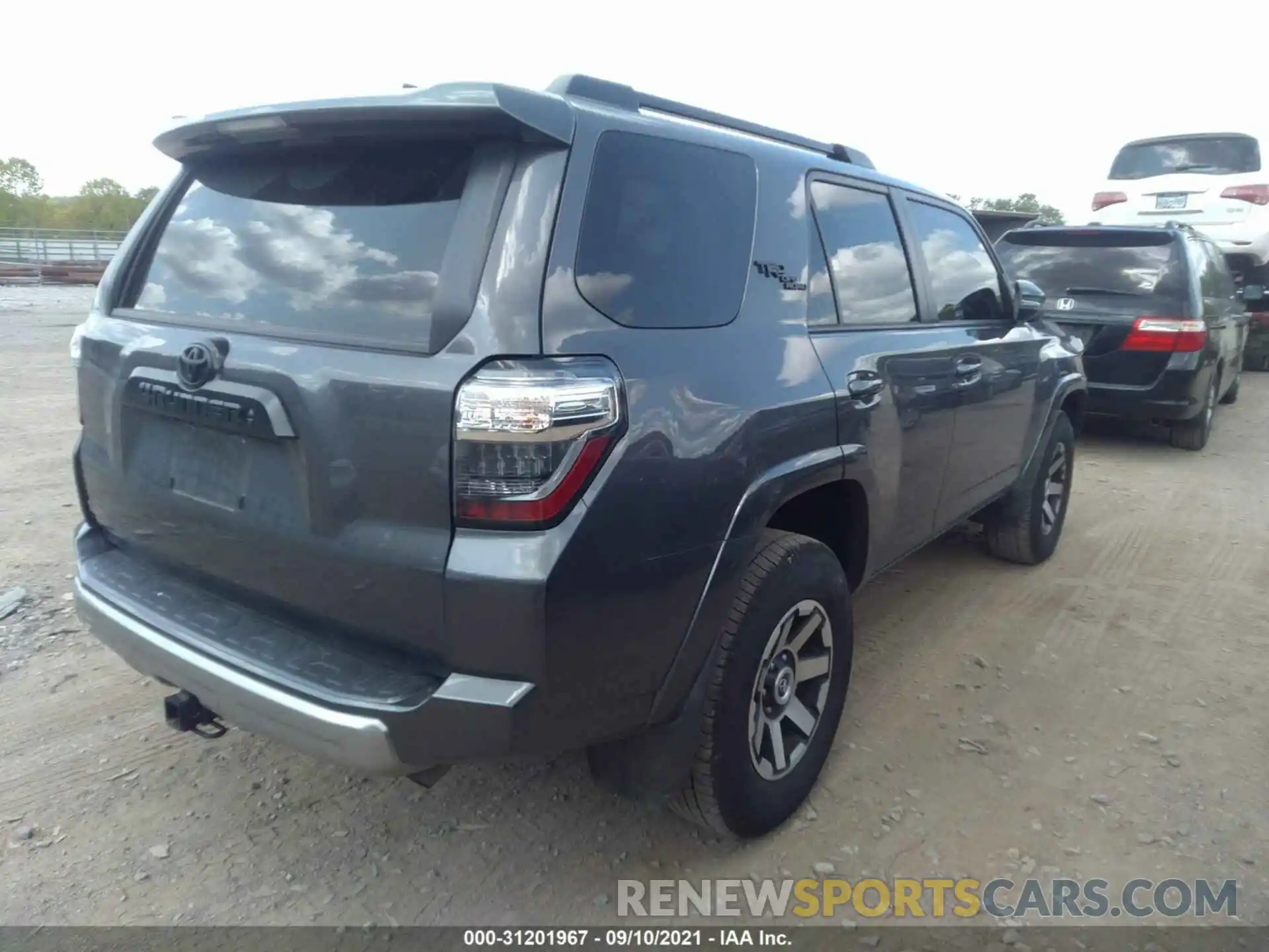 4 Фотография поврежденного автомобиля JTEBU5JR0L5795349 TOYOTA 4RUNNER 2020