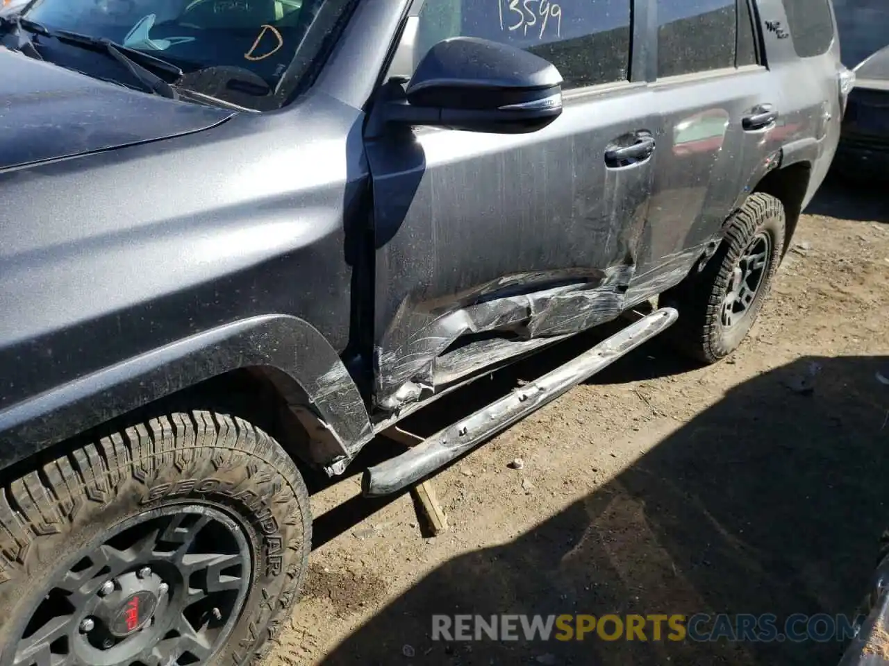 9 Photograph of a damaged car JTEBU5JR0L5807466 TOYOTA 4RUNNER 2020