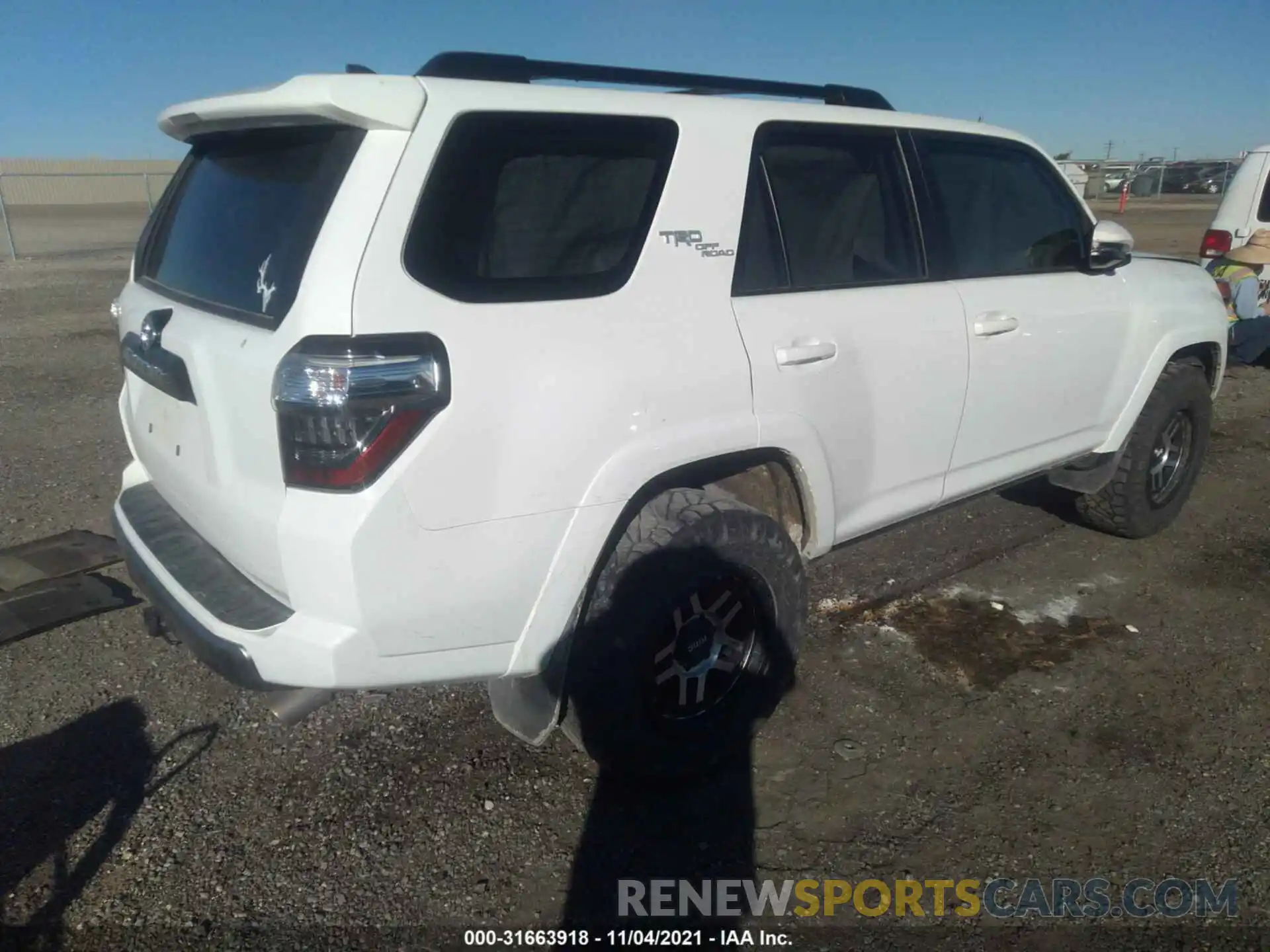 4 Photograph of a damaged car JTEBU5JR0L5808925 TOYOTA 4RUNNER 2020