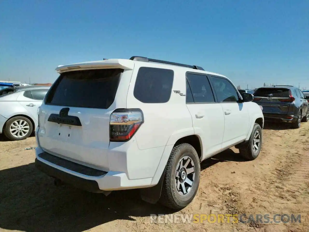 4 Photograph of a damaged car JTEBU5JR0L5809007 TOYOTA 4RUNNER 2020