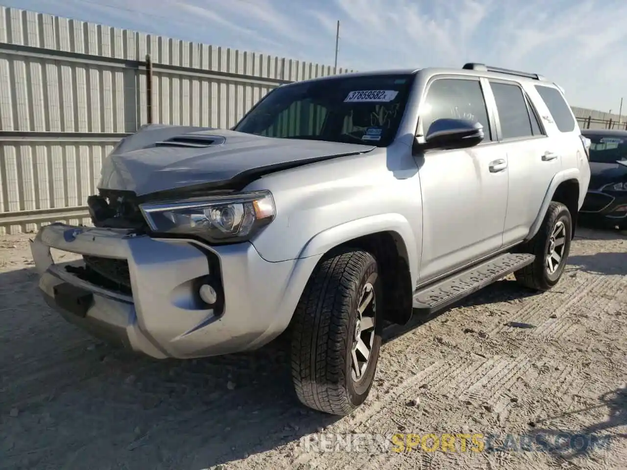 2 Photograph of a damaged car JTEBU5JR0L5814532 TOYOTA 4RUNNER 2020