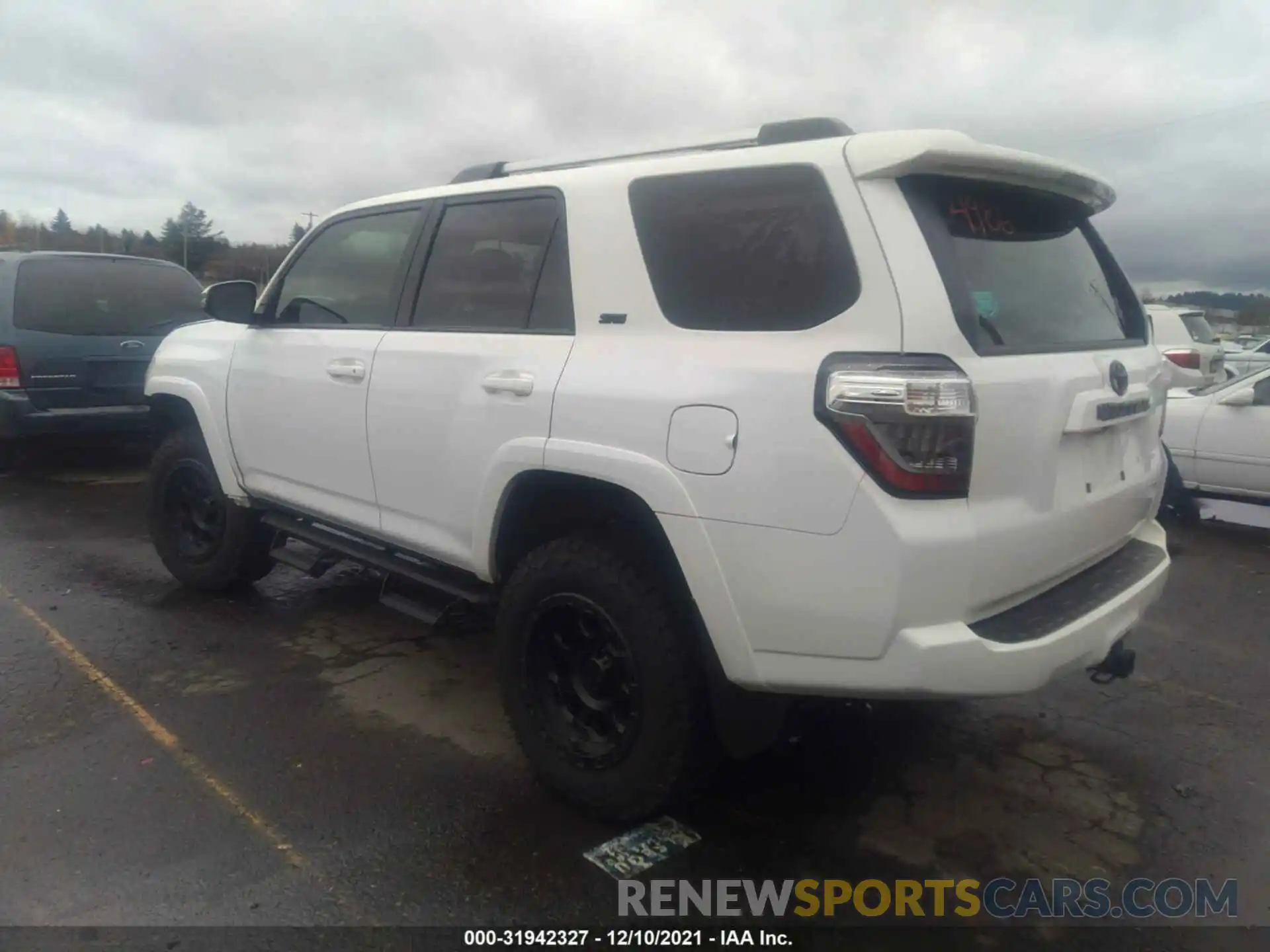 3 Фотография поврежденного автомобиля JTEBU5JR0L5825787 TOYOTA 4RUNNER 2020