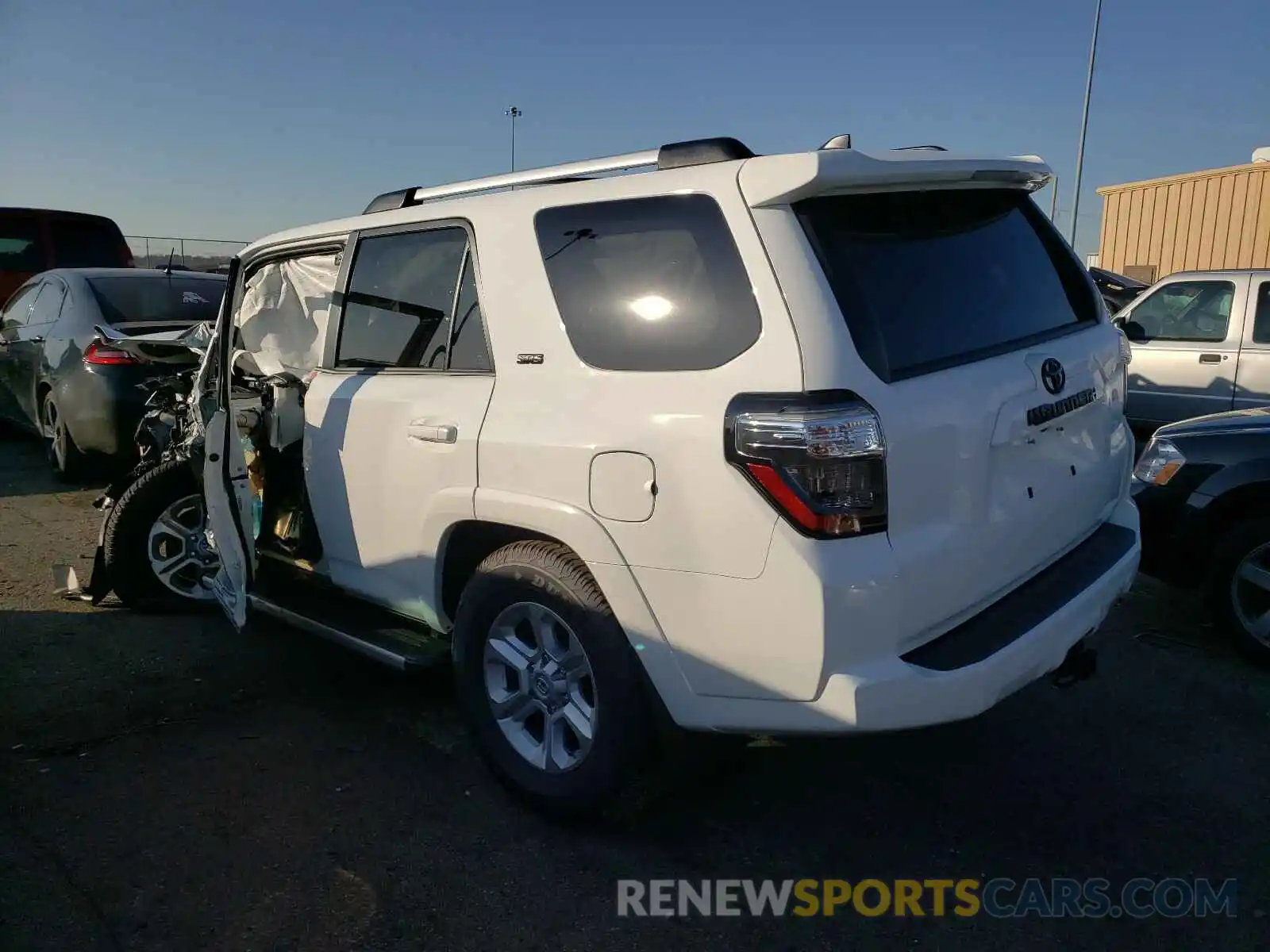 3 Photograph of a damaged car JTEBU5JR0L5827541 TOYOTA 4RUNNER 2020