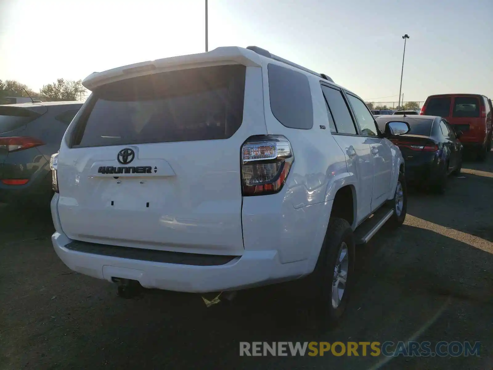 4 Photograph of a damaged car JTEBU5JR0L5827541 TOYOTA 4RUNNER 2020