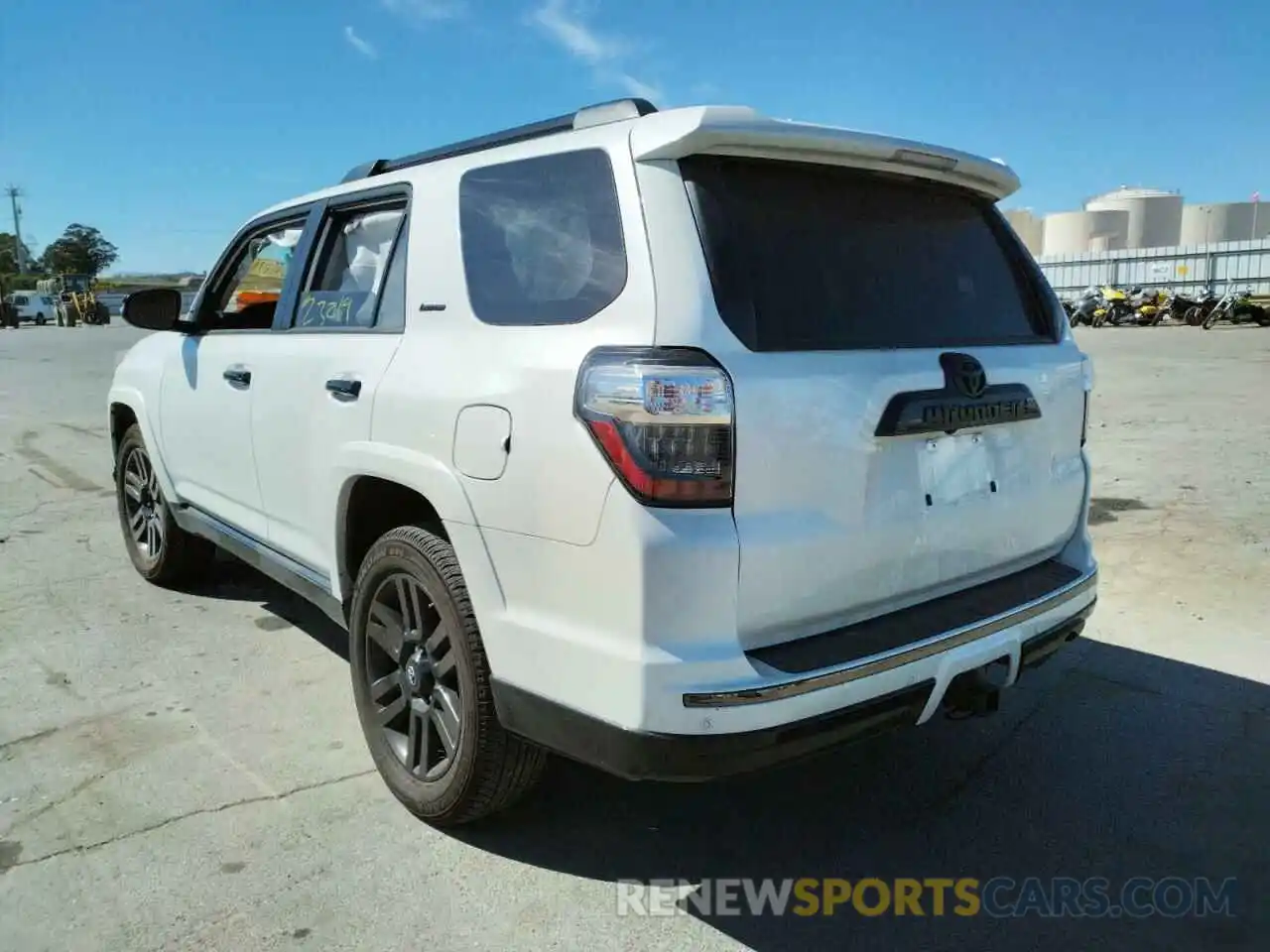 3 Photograph of a damaged car JTEBU5JR0L5835526 TOYOTA 4RUNNER 2020