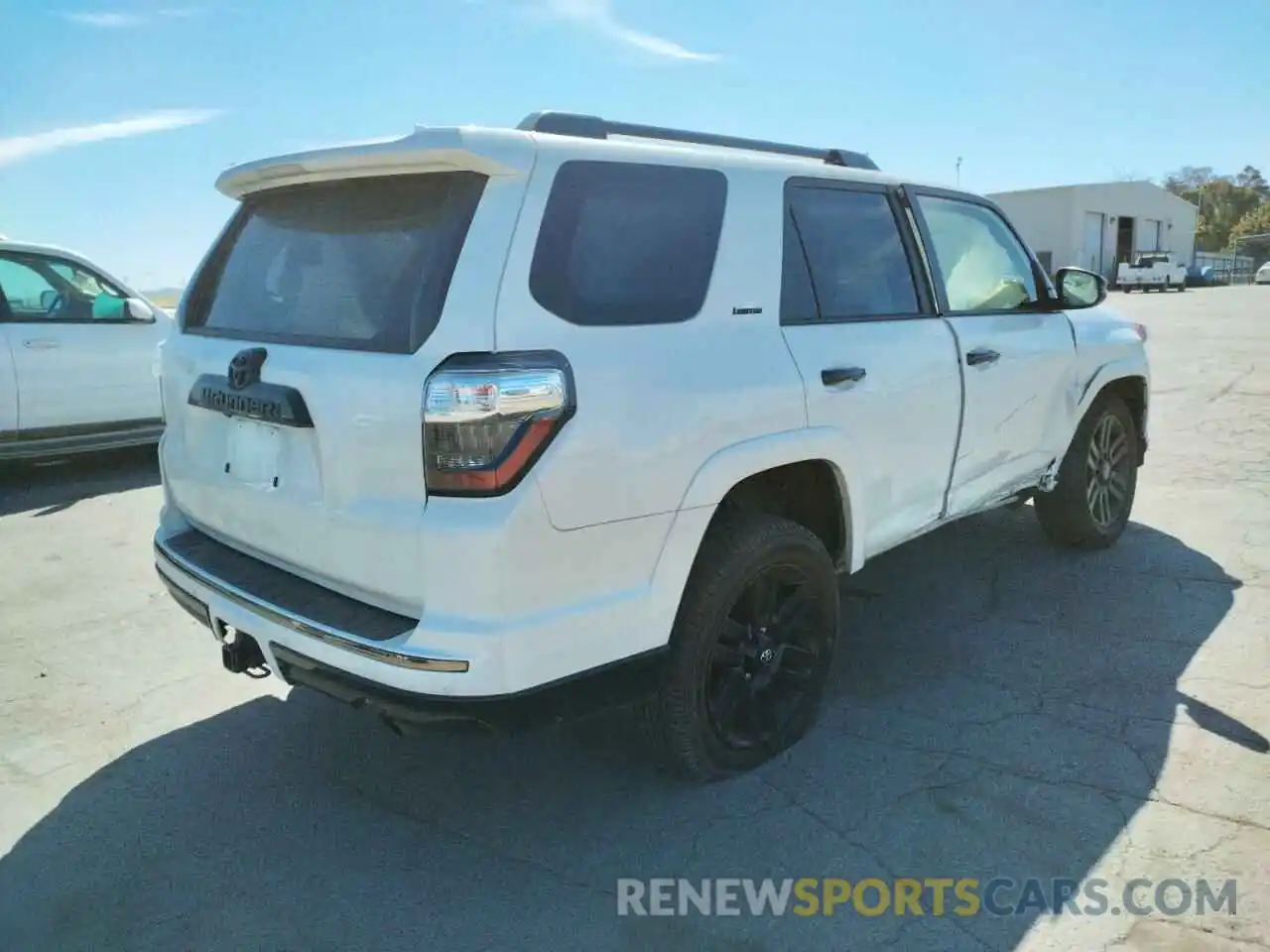 4 Photograph of a damaged car JTEBU5JR0L5835526 TOYOTA 4RUNNER 2020