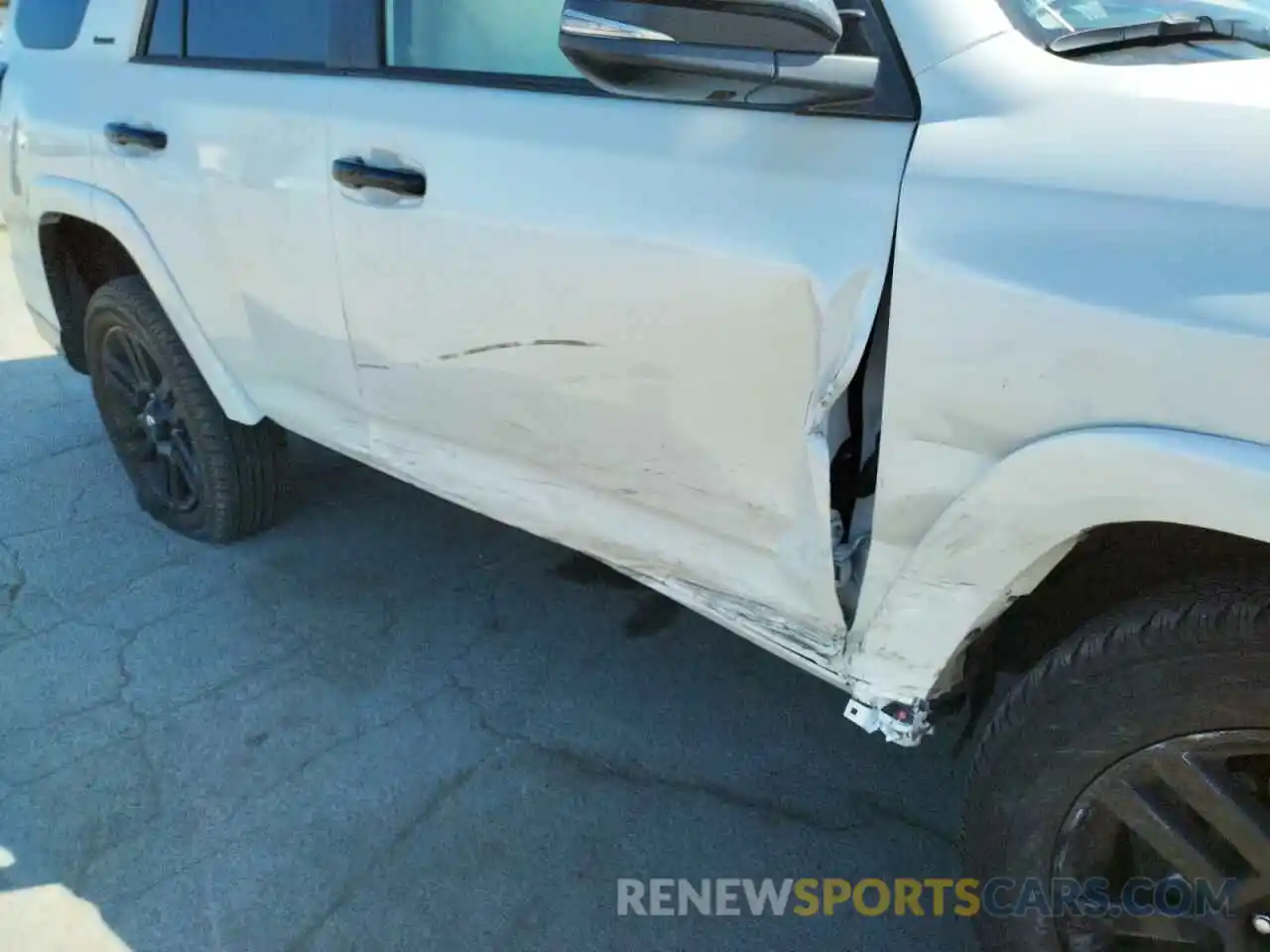 9 Photograph of a damaged car JTEBU5JR0L5835526 TOYOTA 4RUNNER 2020