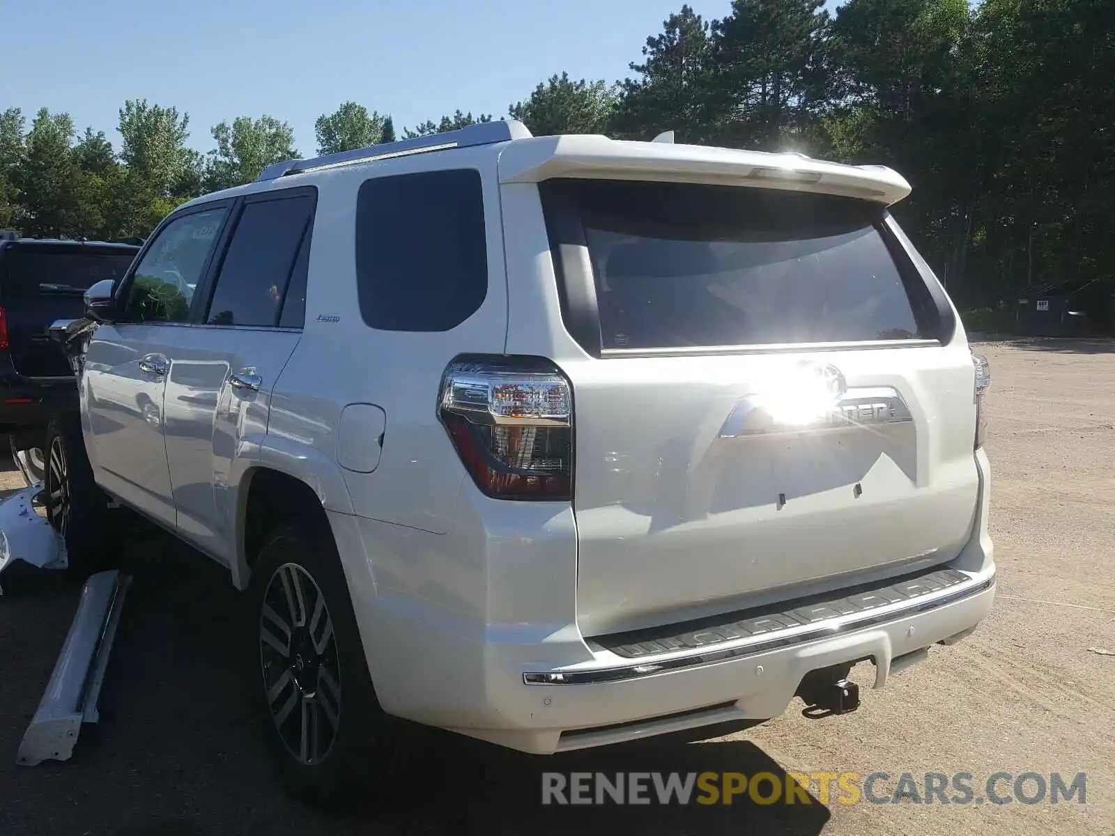 3 Photograph of a damaged car JTEBU5JR1L5738352 TOYOTA 4RUNNER 2020