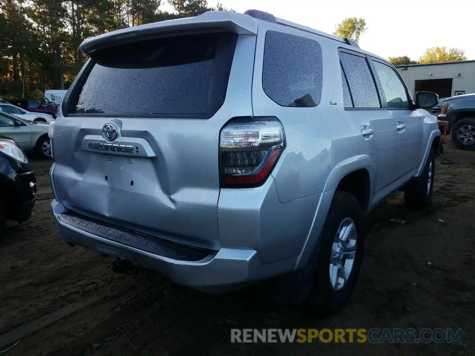 4 Photograph of a damaged car JTEBU5JR1L5741946 TOYOTA 4RUNNER 2020