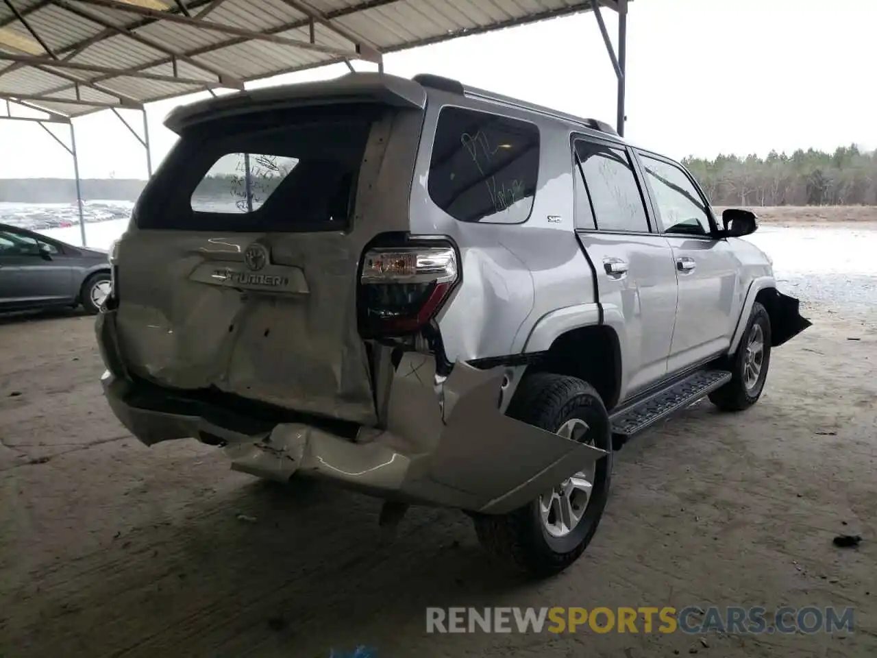 4 Photograph of a damaged car JTEBU5JR1L5743938 TOYOTA 4RUNNER 2020