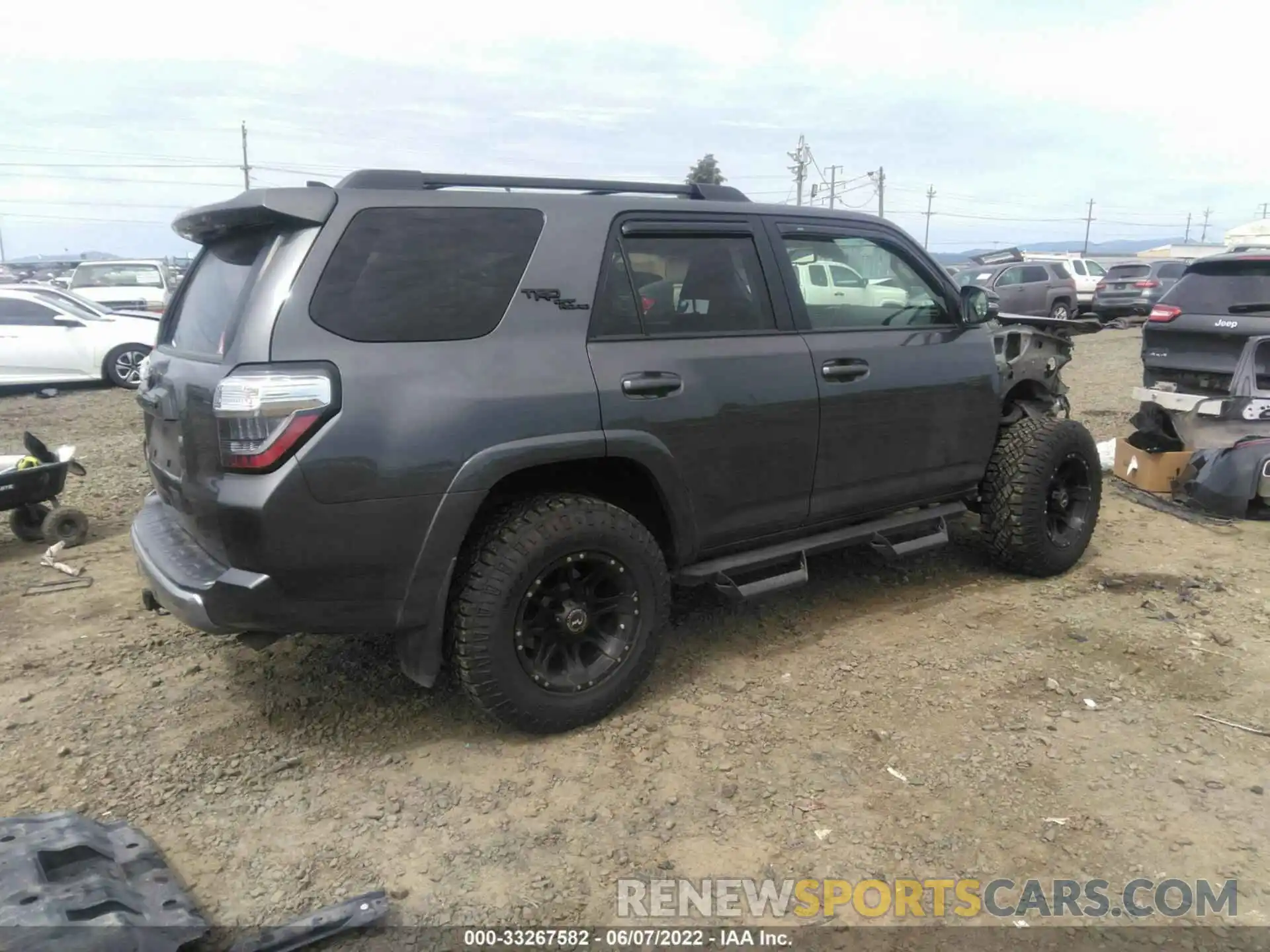 4 Фотография поврежденного автомобиля JTEBU5JR1L5744863 TOYOTA 4RUNNER 2020