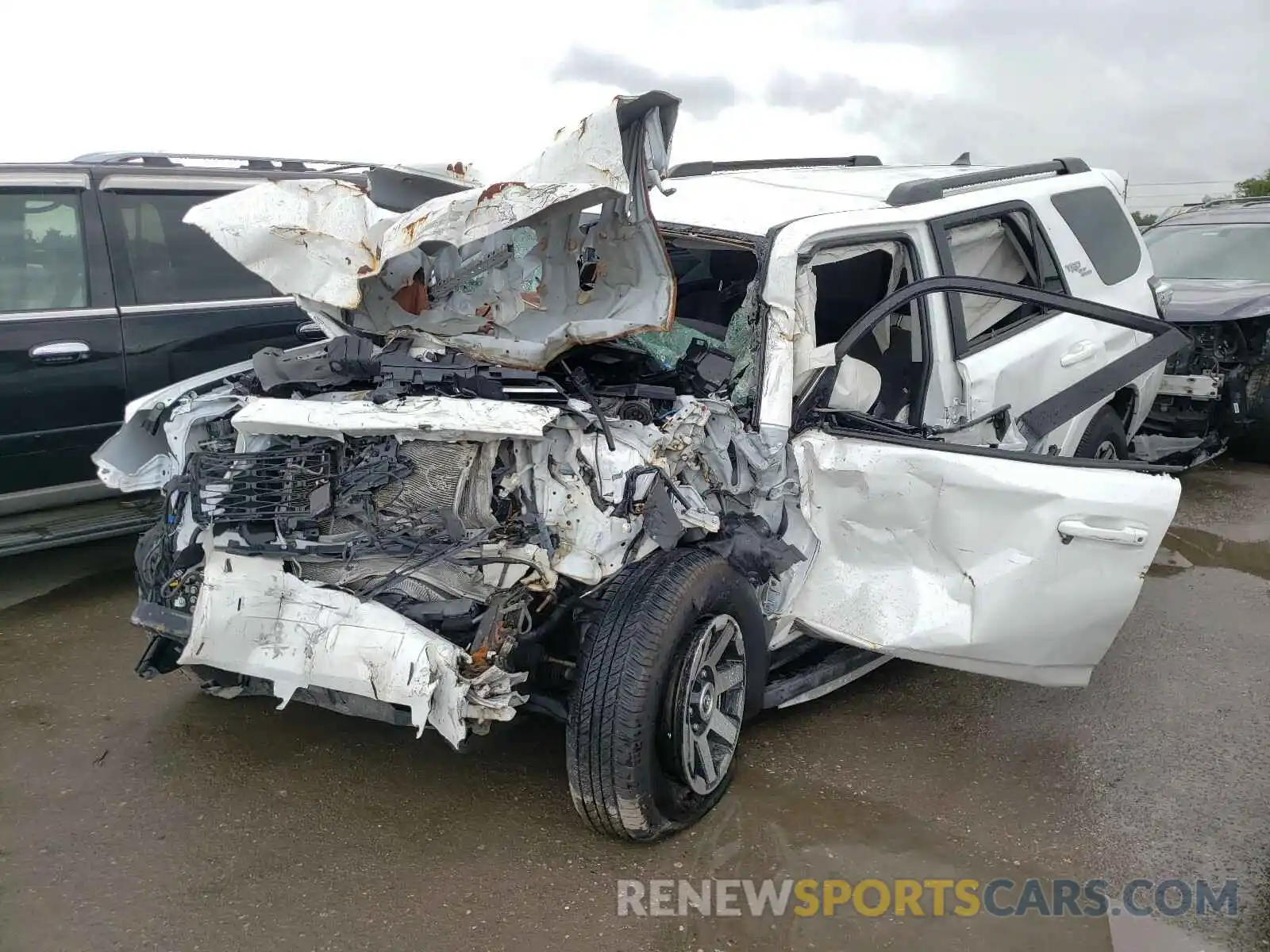 2 Photograph of a damaged car JTEBU5JR1L5759802 TOYOTA 4RUNNER 2020