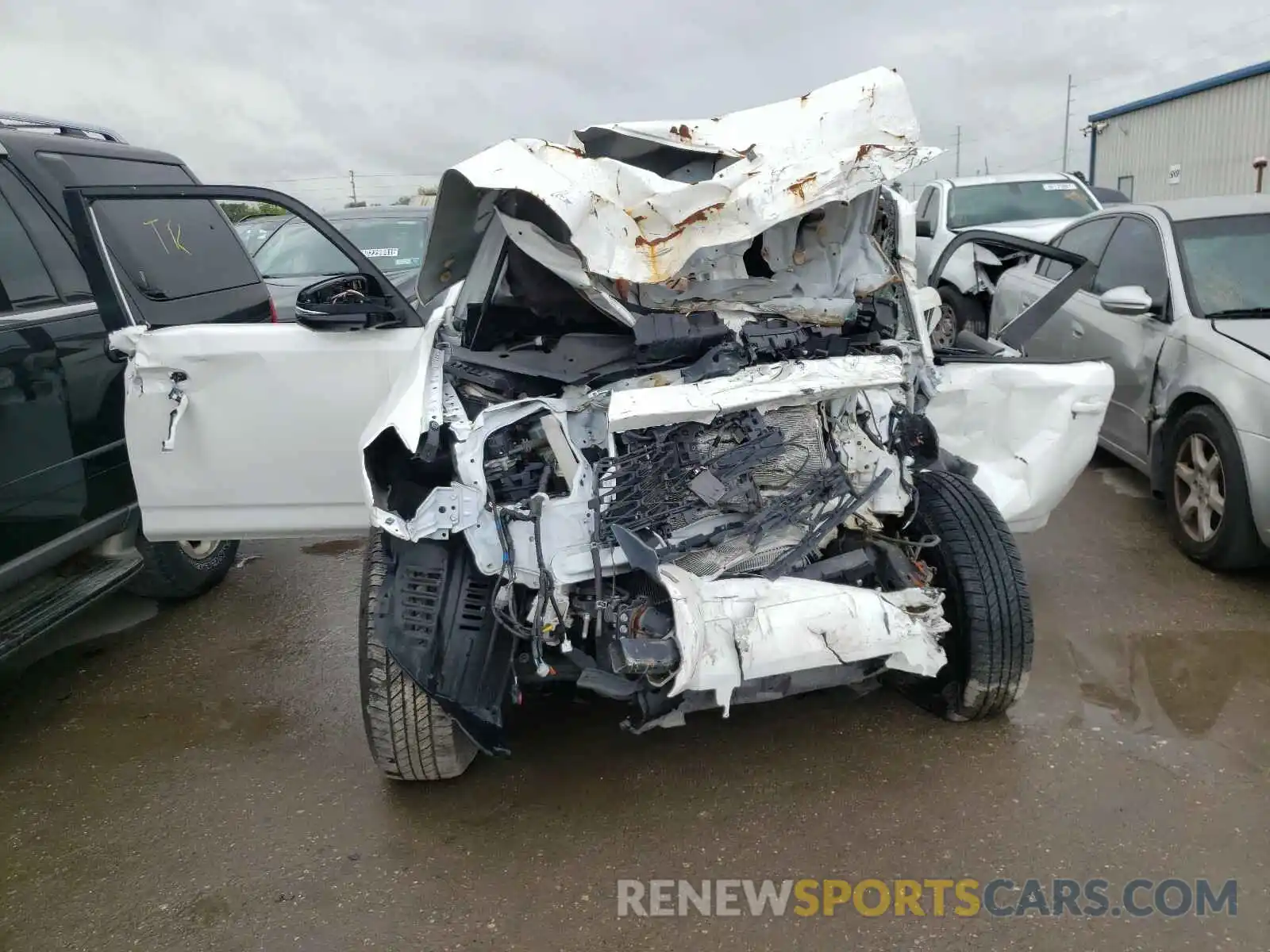 9 Photograph of a damaged car JTEBU5JR1L5759802 TOYOTA 4RUNNER 2020