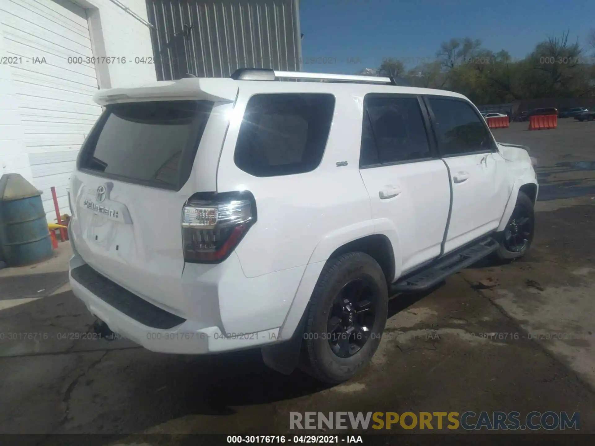 4 Фотография поврежденного автомобиля JTEBU5JR1L5760397 TOYOTA 4RUNNER 2020