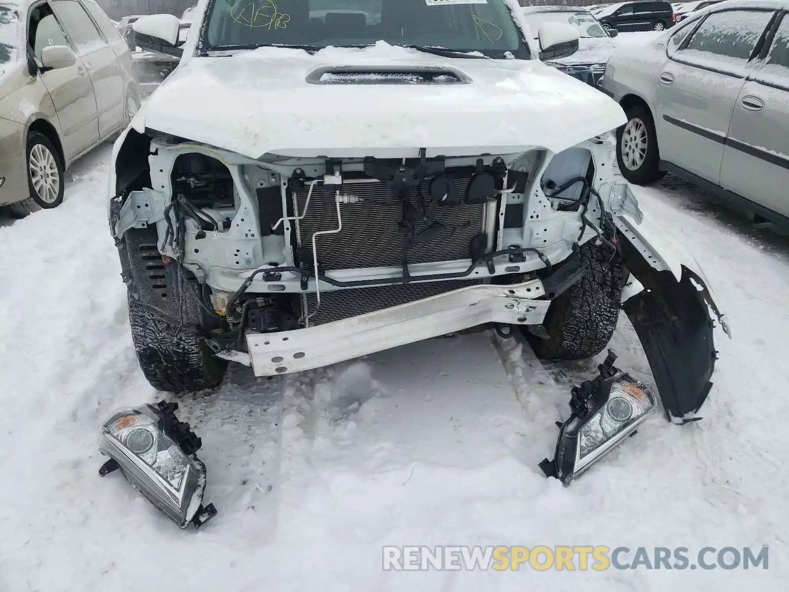 9 Photograph of a damaged car JTEBU5JR1L5768337 TOYOTA 4RUNNER 2020