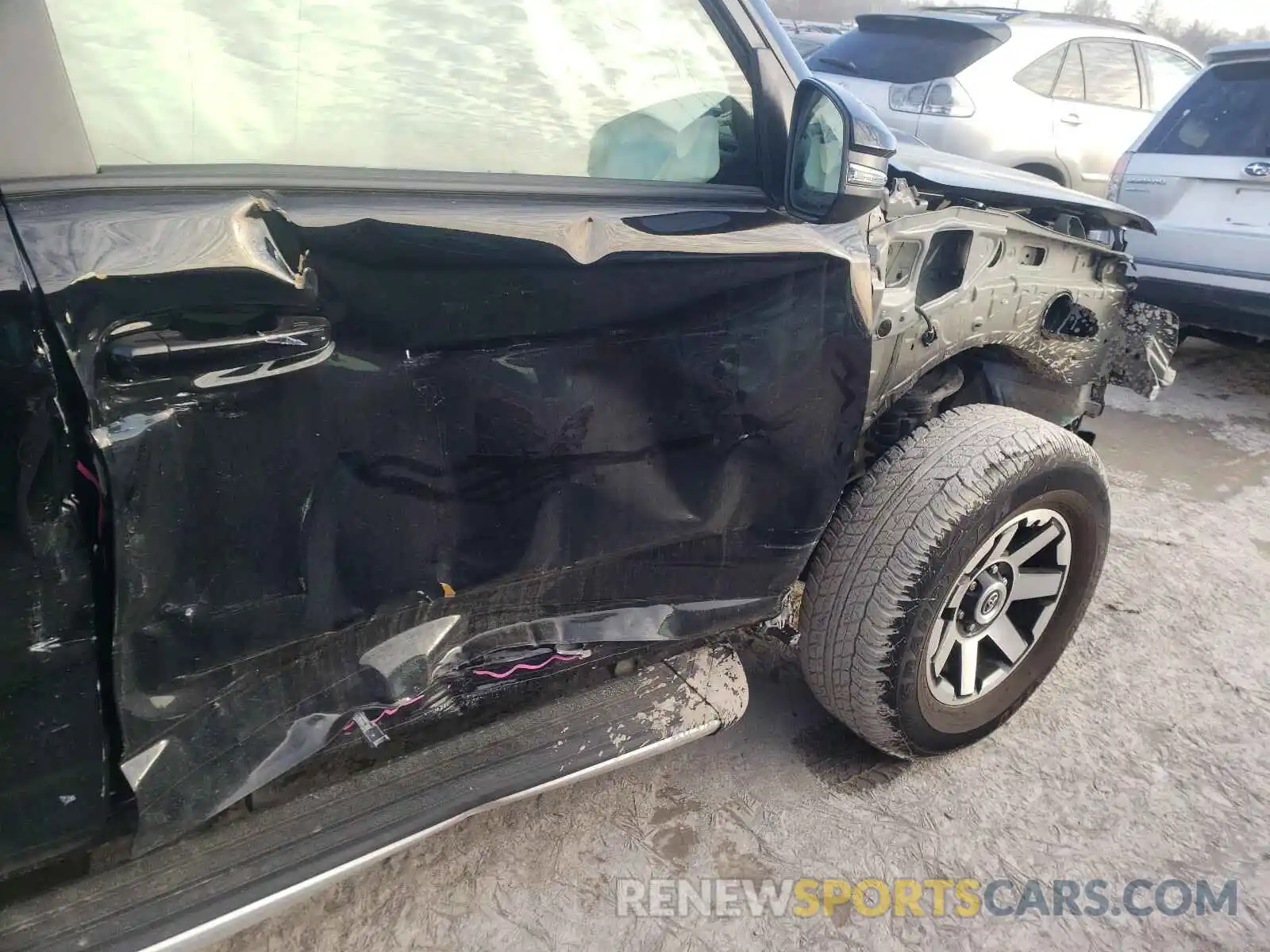 9 Photograph of a damaged car JTEBU5JR1L5770444 TOYOTA 4RUNNER 2020