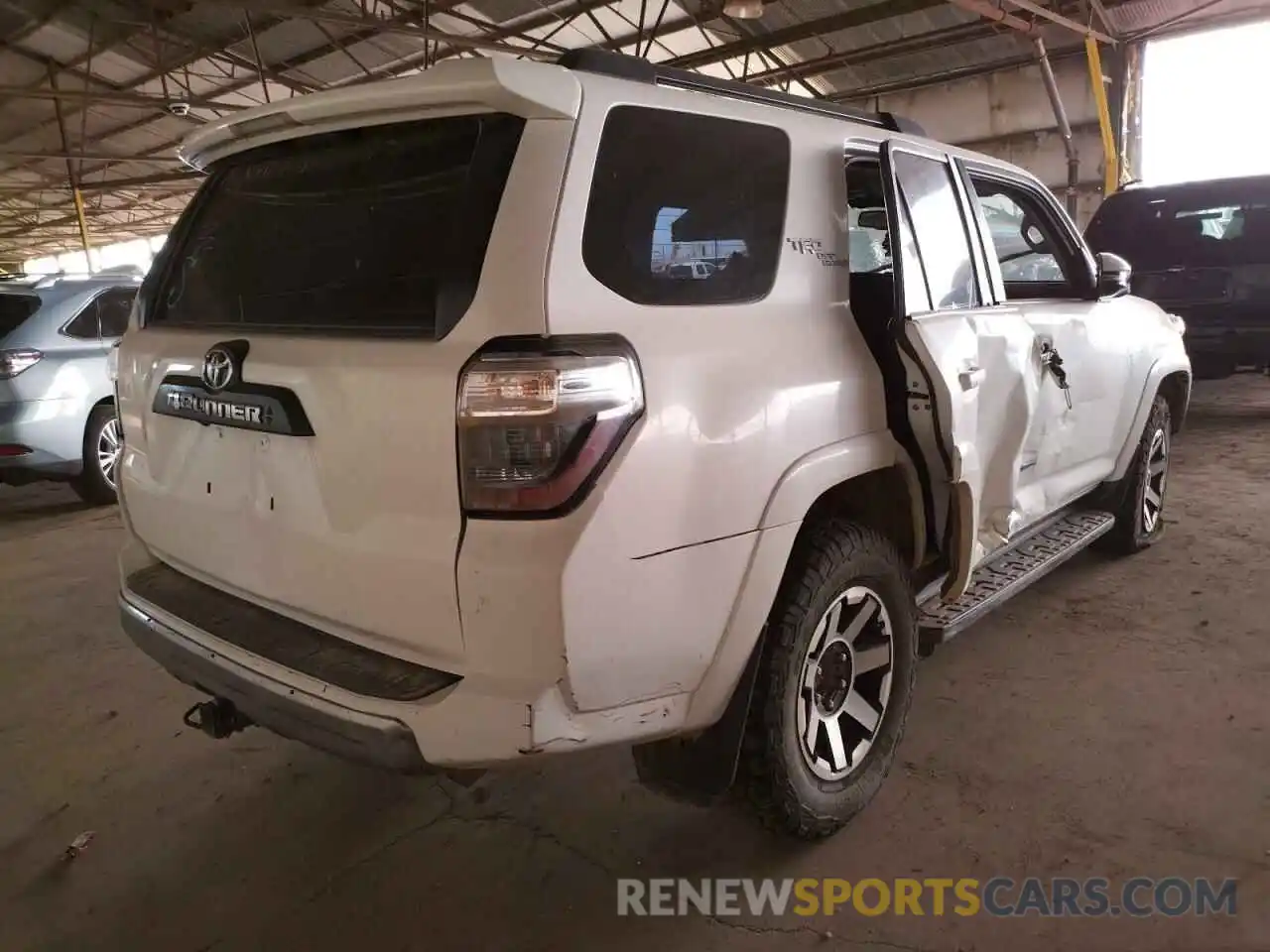 4 Photograph of a damaged car JTEBU5JR1L5788118 TOYOTA 4RUNNER 2020