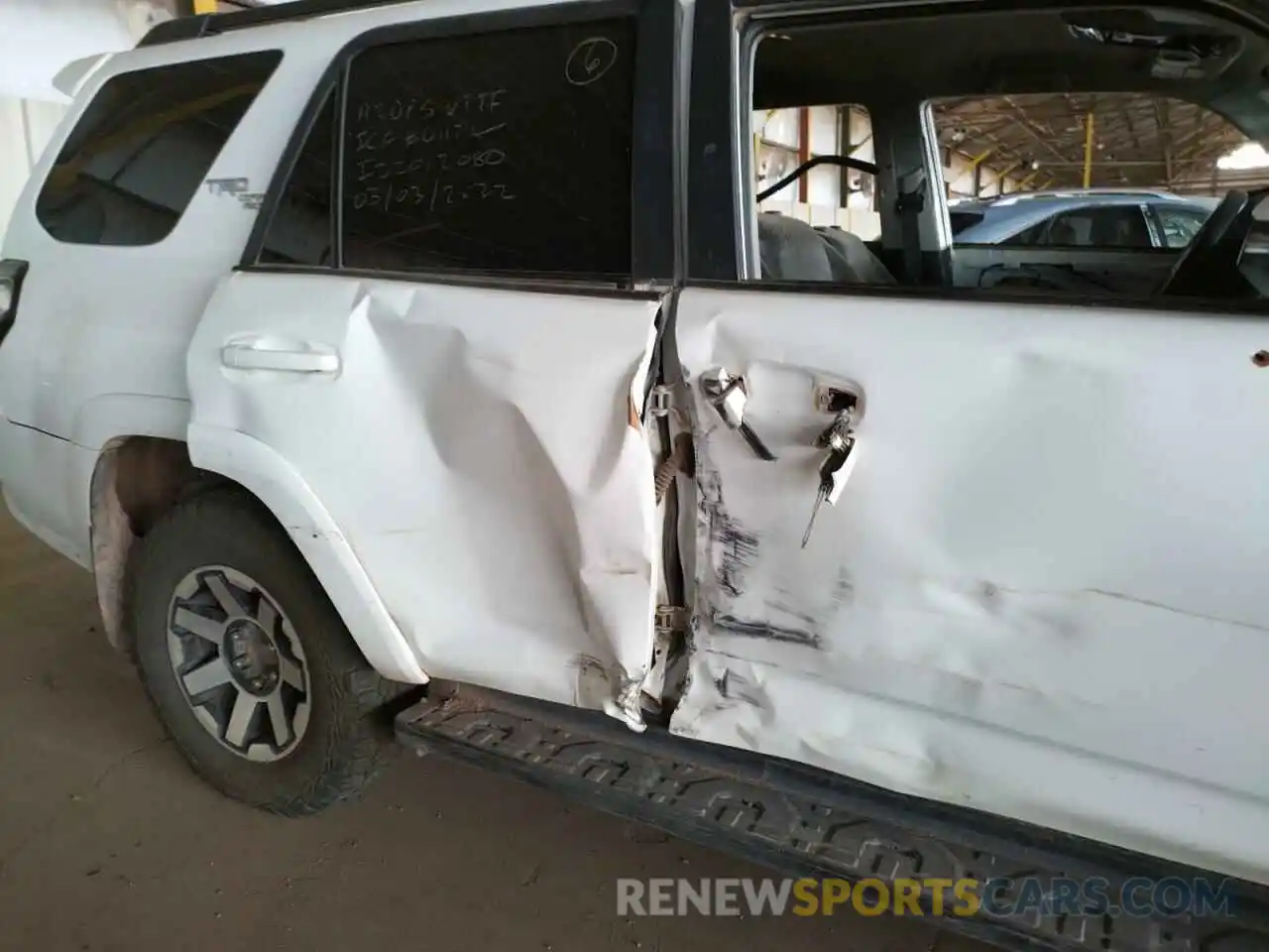 9 Photograph of a damaged car JTEBU5JR1L5788118 TOYOTA 4RUNNER 2020