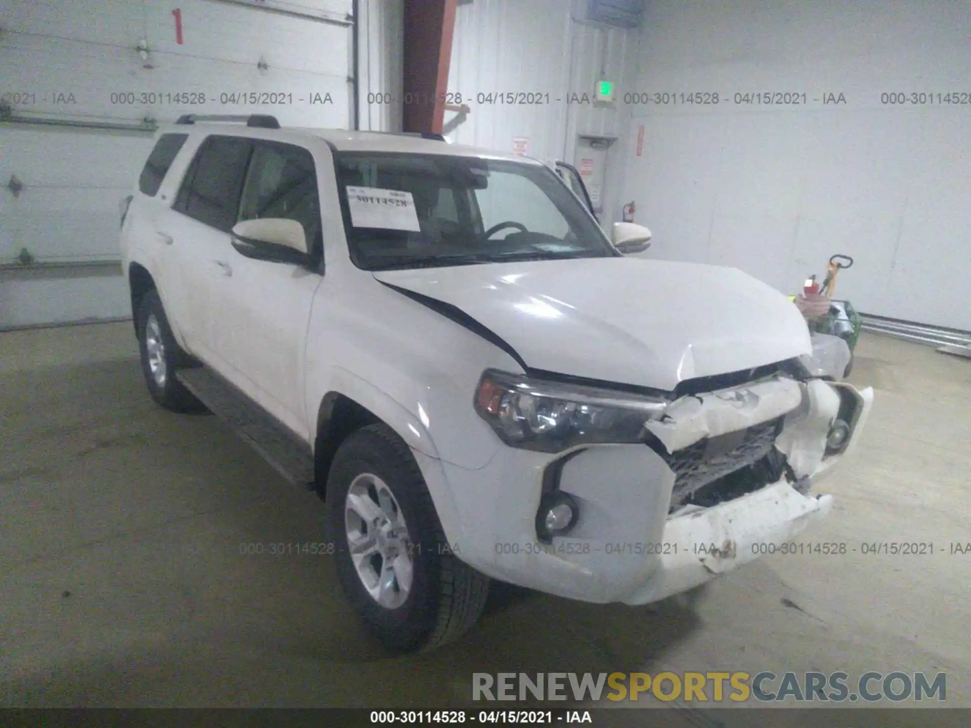 1 Photograph of a damaged car JTEBU5JR1L5789561 TOYOTA 4RUNNER 2020