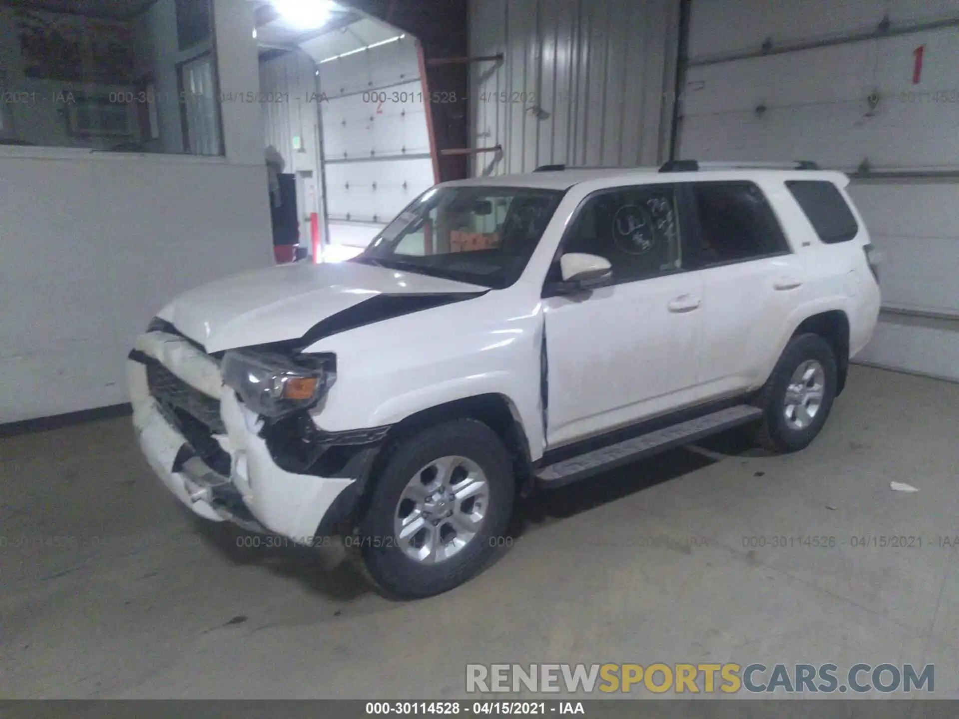 2 Photograph of a damaged car JTEBU5JR1L5789561 TOYOTA 4RUNNER 2020