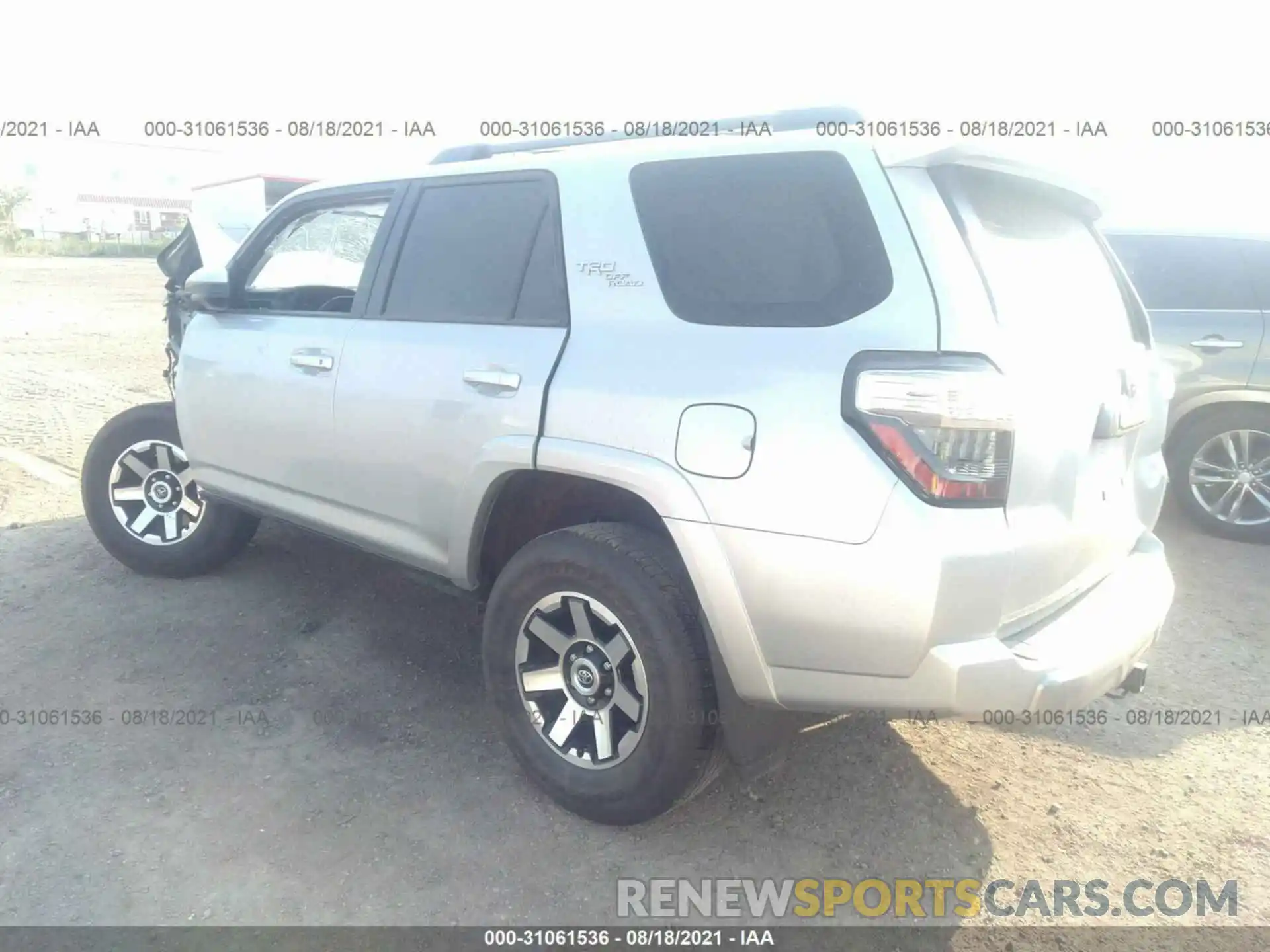 3 Фотография поврежденного автомобиля JTEBU5JR1L5792542 TOYOTA 4RUNNER 2020