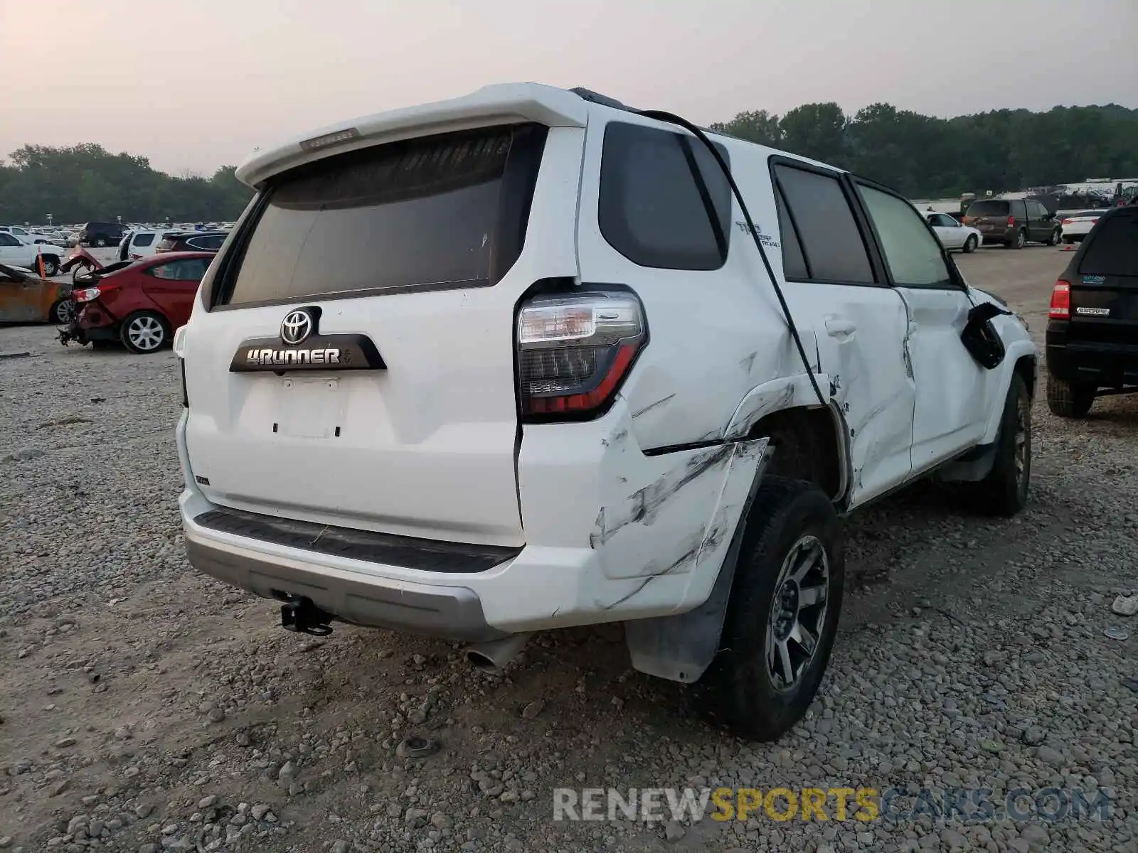 4 Photograph of a damaged car JTEBU5JR1L5793285 TOYOTA 4RUNNER 2020