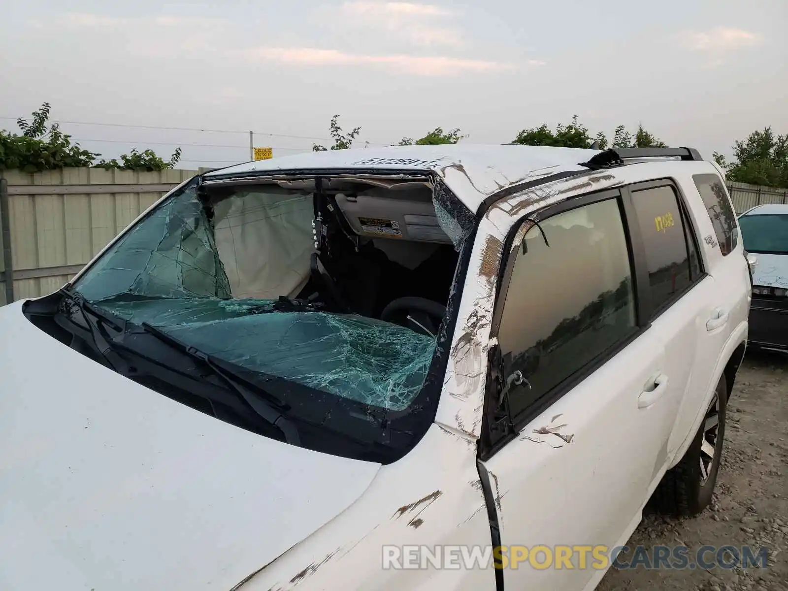 9 Photograph of a damaged car JTEBU5JR1L5793285 TOYOTA 4RUNNER 2020