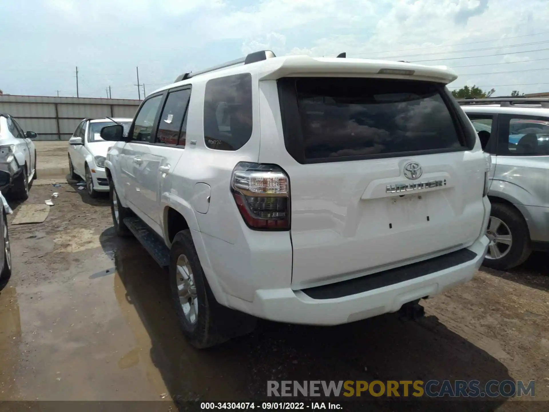 3 Фотография поврежденного автомобиля JTEBU5JR1L5796347 TOYOTA 4RUNNER 2020